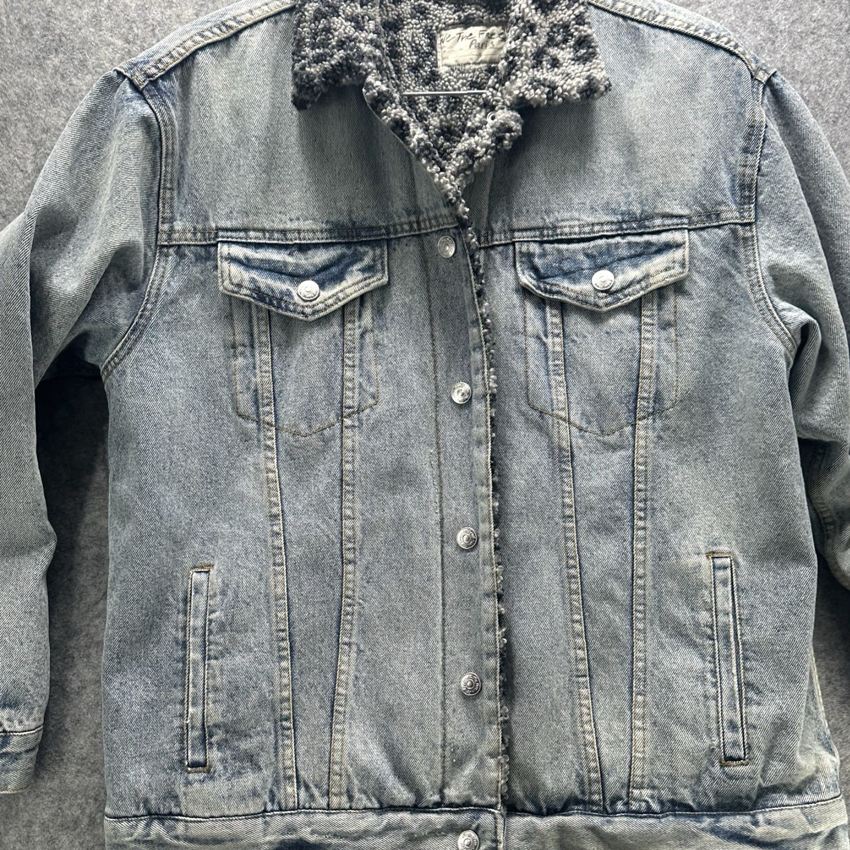 Free People Free People We The Free Motorcycle Jacket Denim Trucker Leopard Sherpa Collar Blue S Womens Vintage No N/A Size S / US 4 / IT 40 - 4 Thumbnail