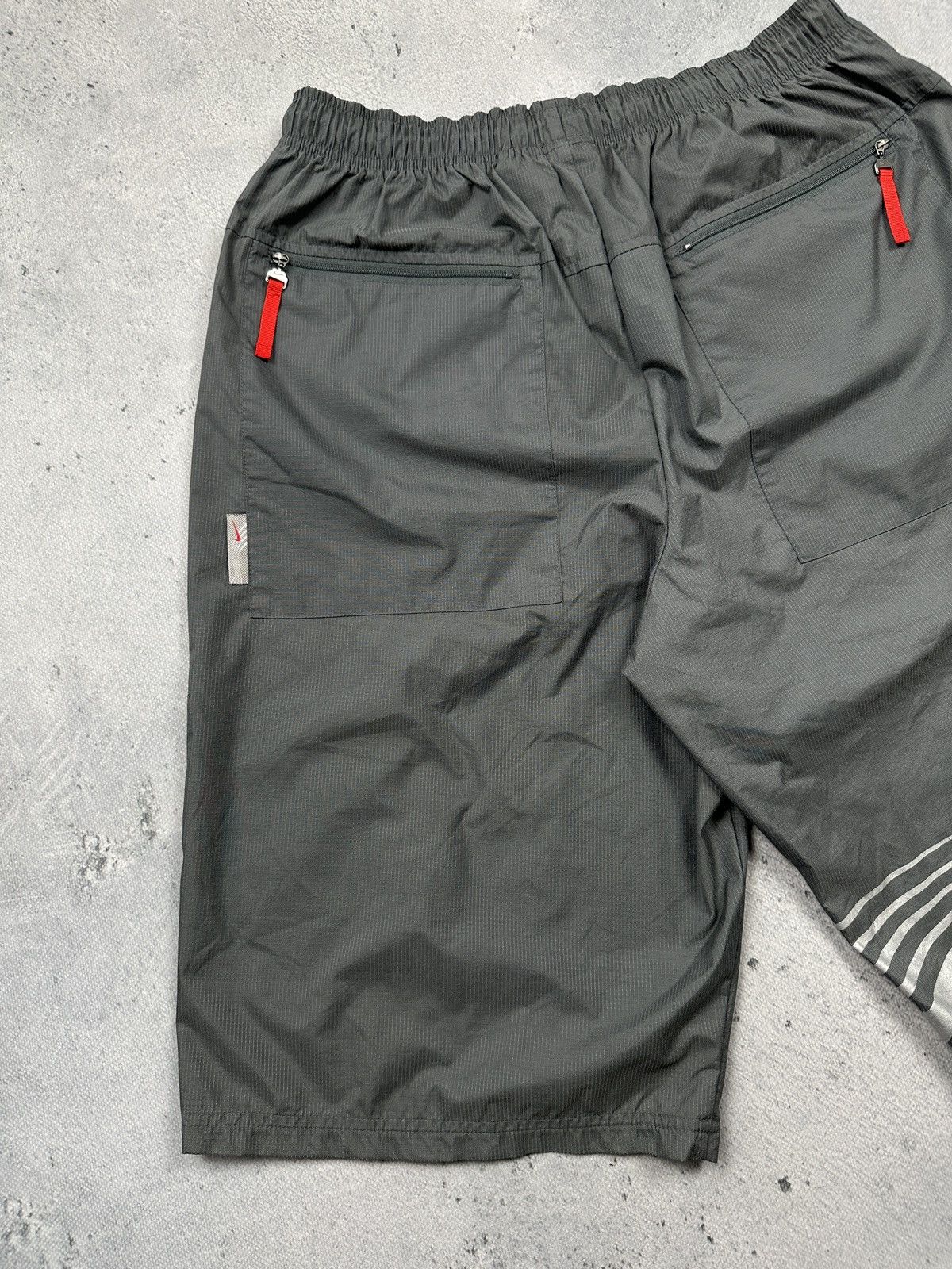 Nike Vintage Nike Ripstop Nylon Shorts TN Gray Red Swoosh 90s Y2K Size US 34 / EU 50 - 15 Thumbnail