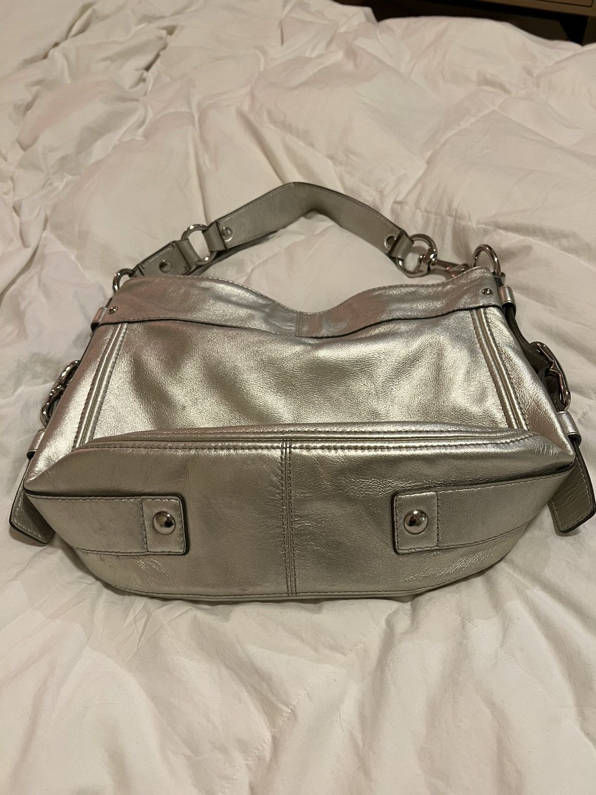 Coach × Vintage silver chrome slouchy coach shoulder bag Size ONE SIZE - 7 Thumbnail