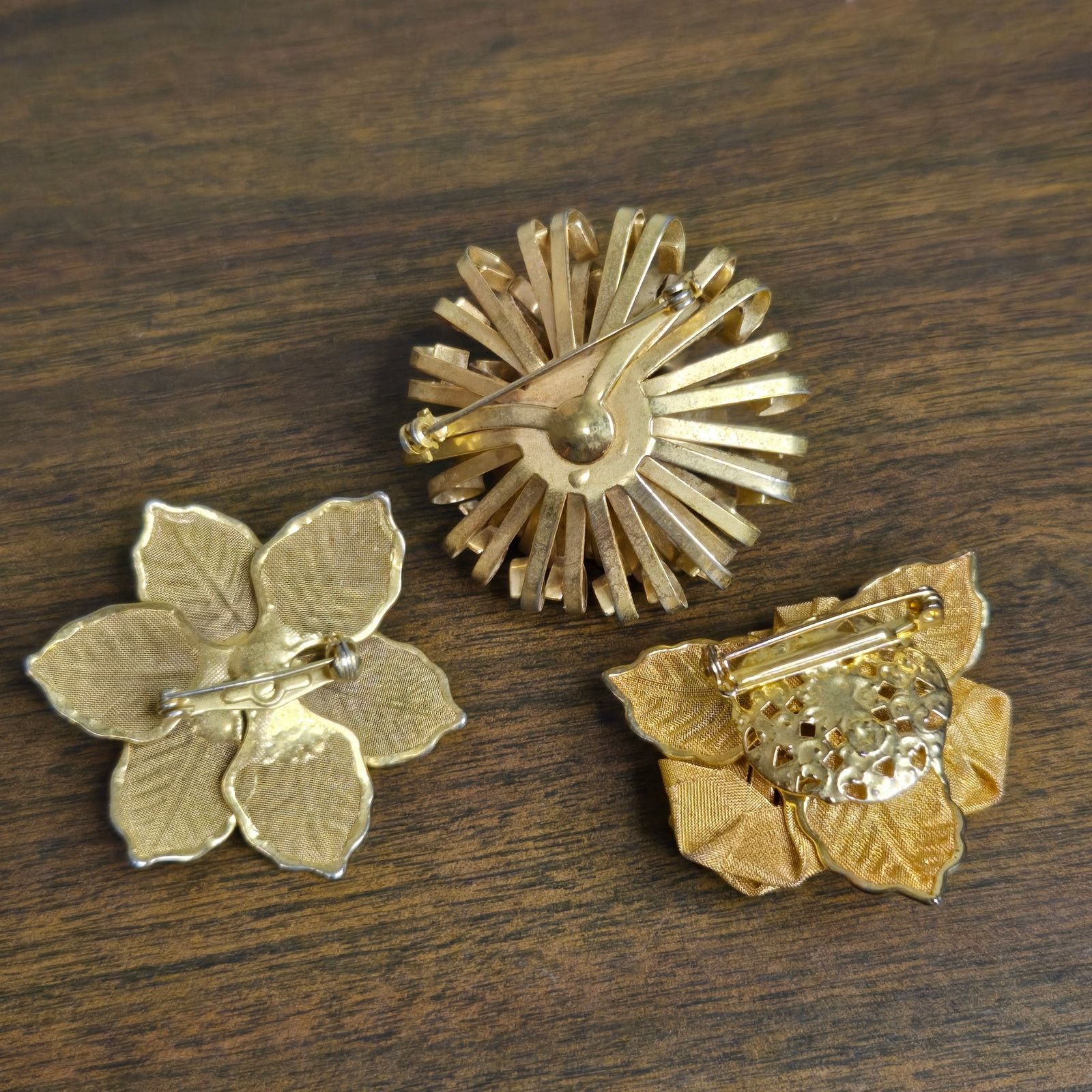 Vintage Vintage Crown Trifari Style Gold Tone Flower Brooch Set Size ONE SIZE - 11 Thumbnail