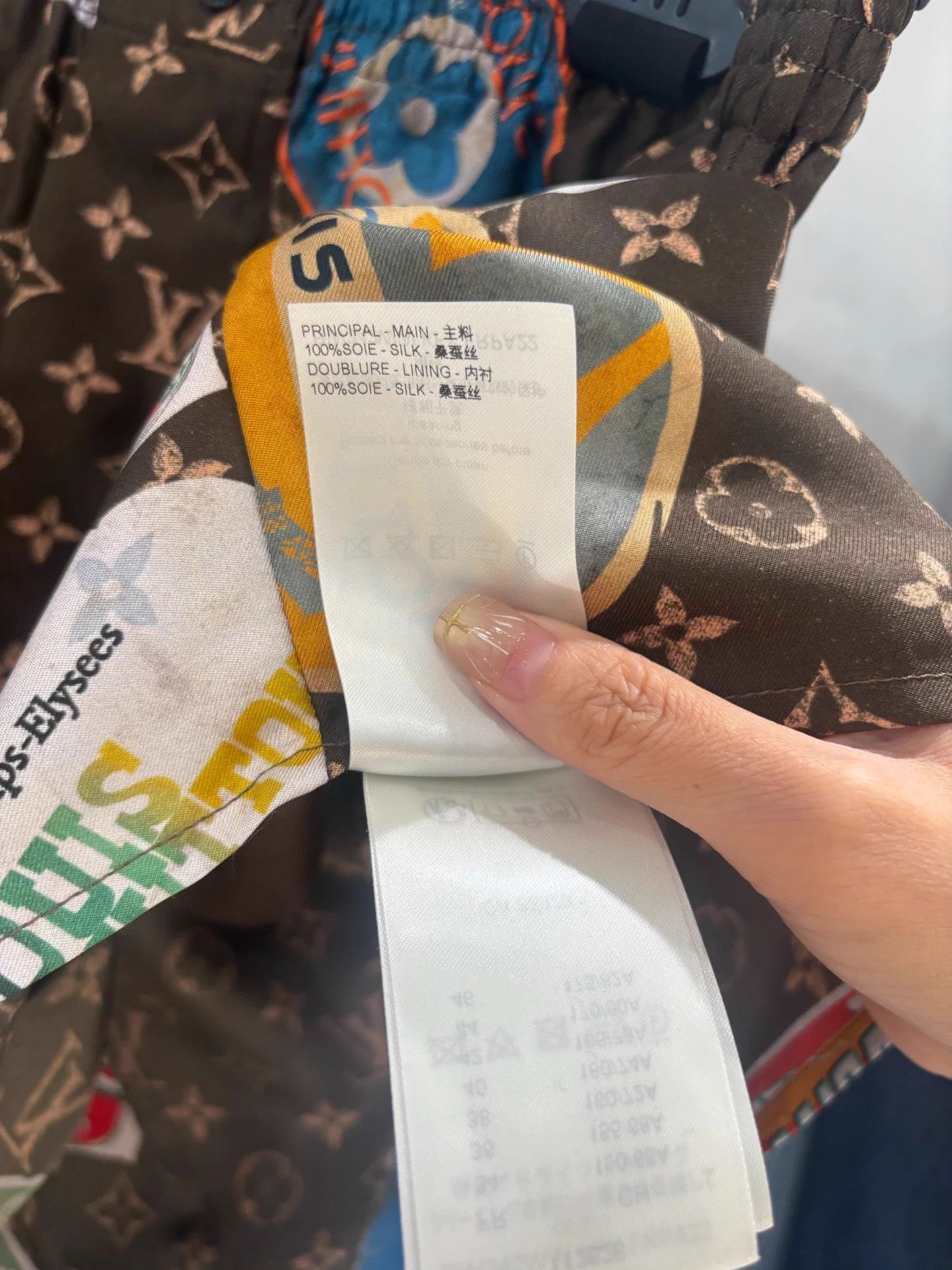 Louis Vuitton LV 24 Mulberry Silk Monogram Print Short Vintage 34 Size 25" / US 0 / IT 36 - 6 Thumbnail