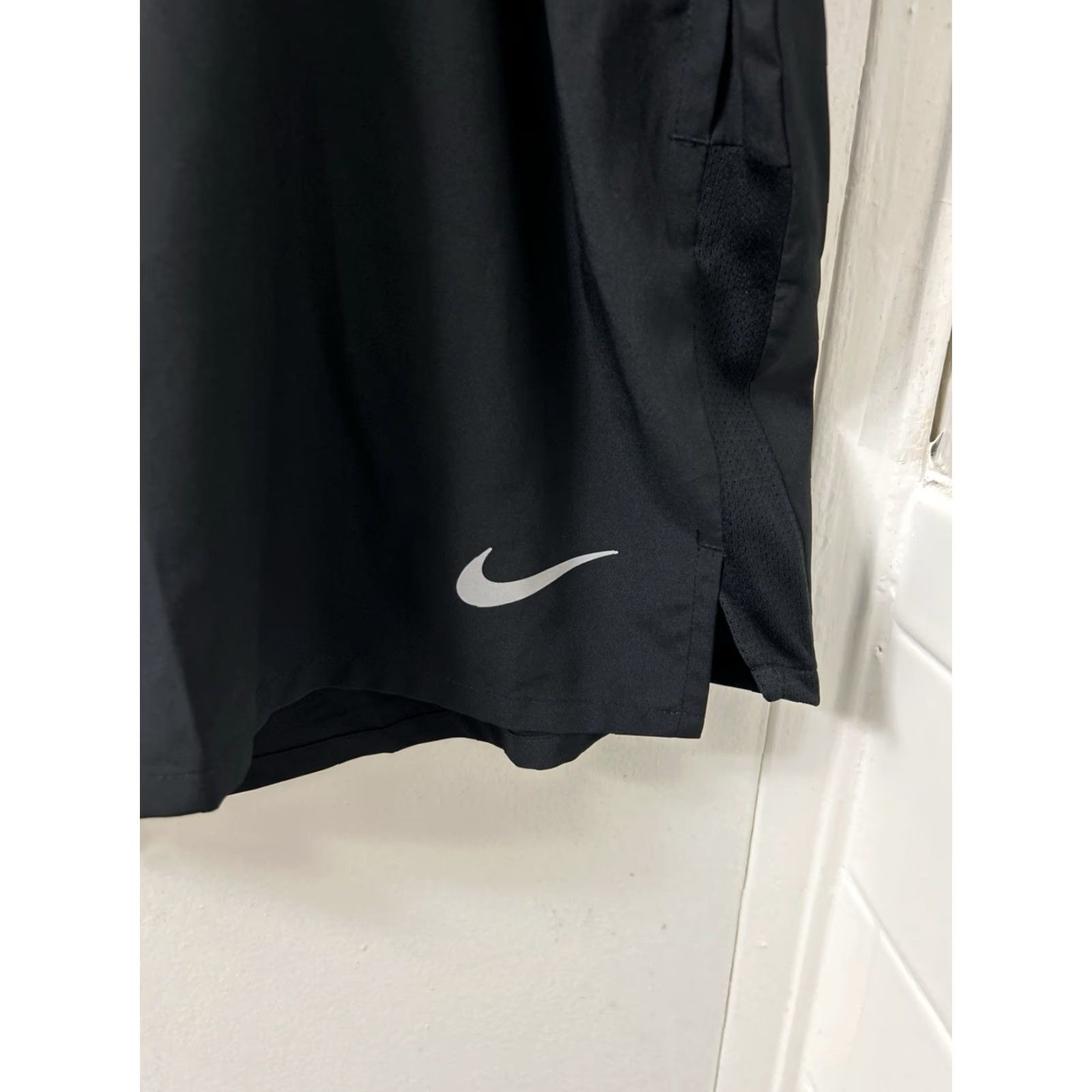 Nike Nike Challenger Dri-FIT Running Shorts Mens 2XL Black 5" DV9363-010 NWT Size US 39 - 5 Thumbnail