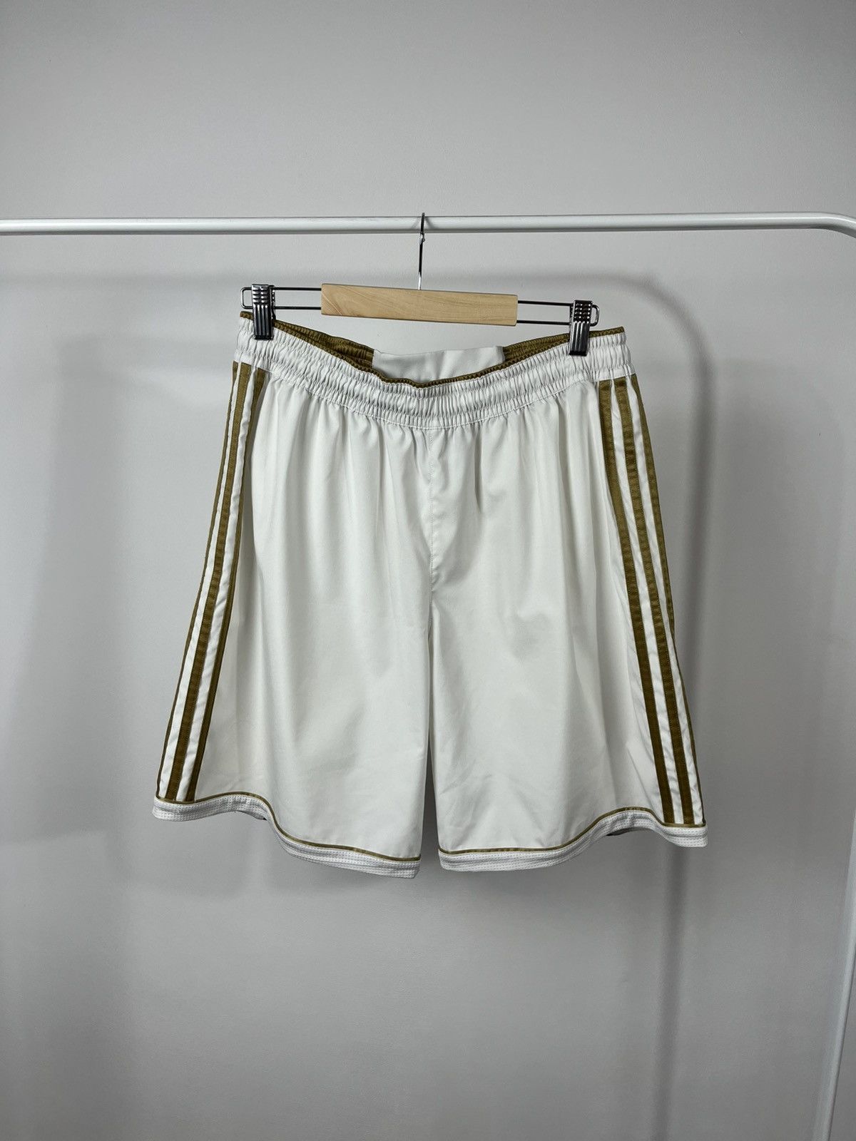 Adidas Adidas Real Madrid ClimaCool White Gold 3 Stripe Shorts L Size US 34 / EU 50 - 1 Thumbnail