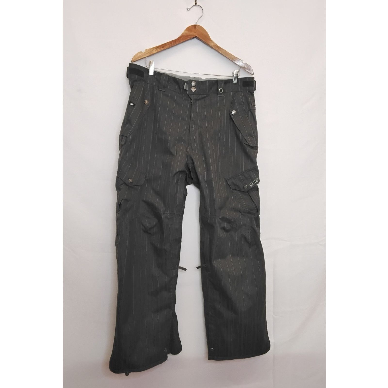 686 686 Snow Pants Men's L Gray Stripes Ski Snowboard Infidry Size US 36 / EU 52 - 2 Thumbnail