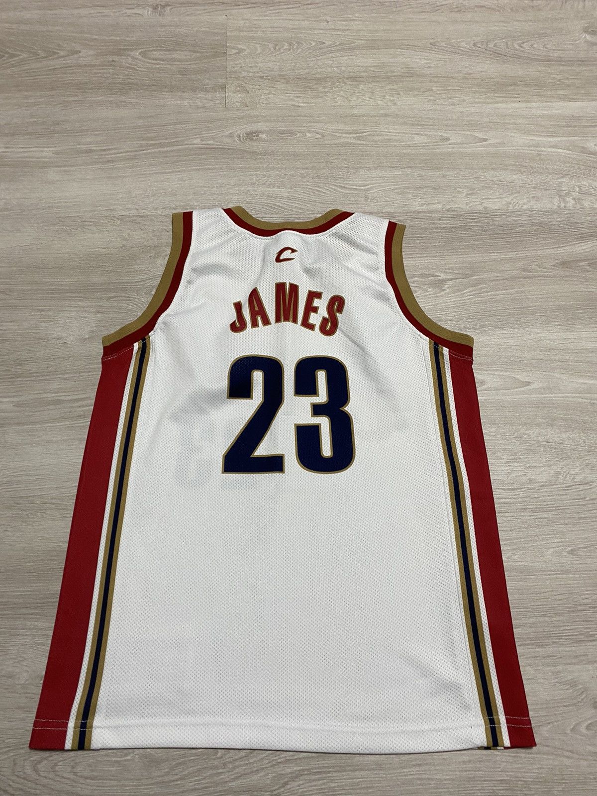Champion Vintage Lebron James 23 Cavaliers Size junior L man XS Size US XS / EU 42 / 0 - 2 Thumbnail