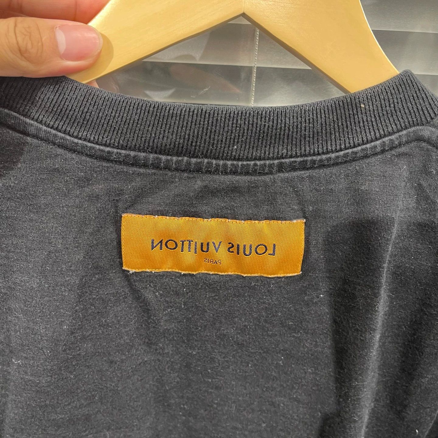 Louis Vuitton Louis Vuitton All Over Print Hand Gesture Tee M 99 New Size US M / EU 48-50 / 2 - 5 Thumbnail