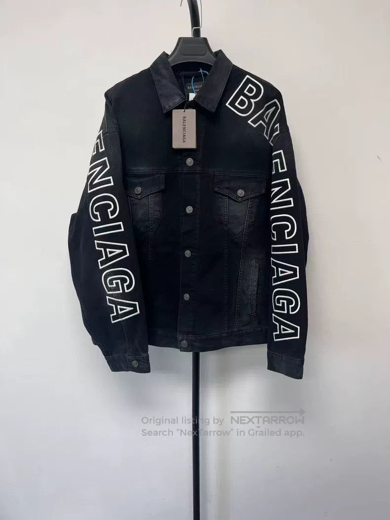 Balenciaga Balenciaga Logo Letter Printed Square Neck Single Breasted Size US XS / EU 42 / 0 - 1 Thumbnail