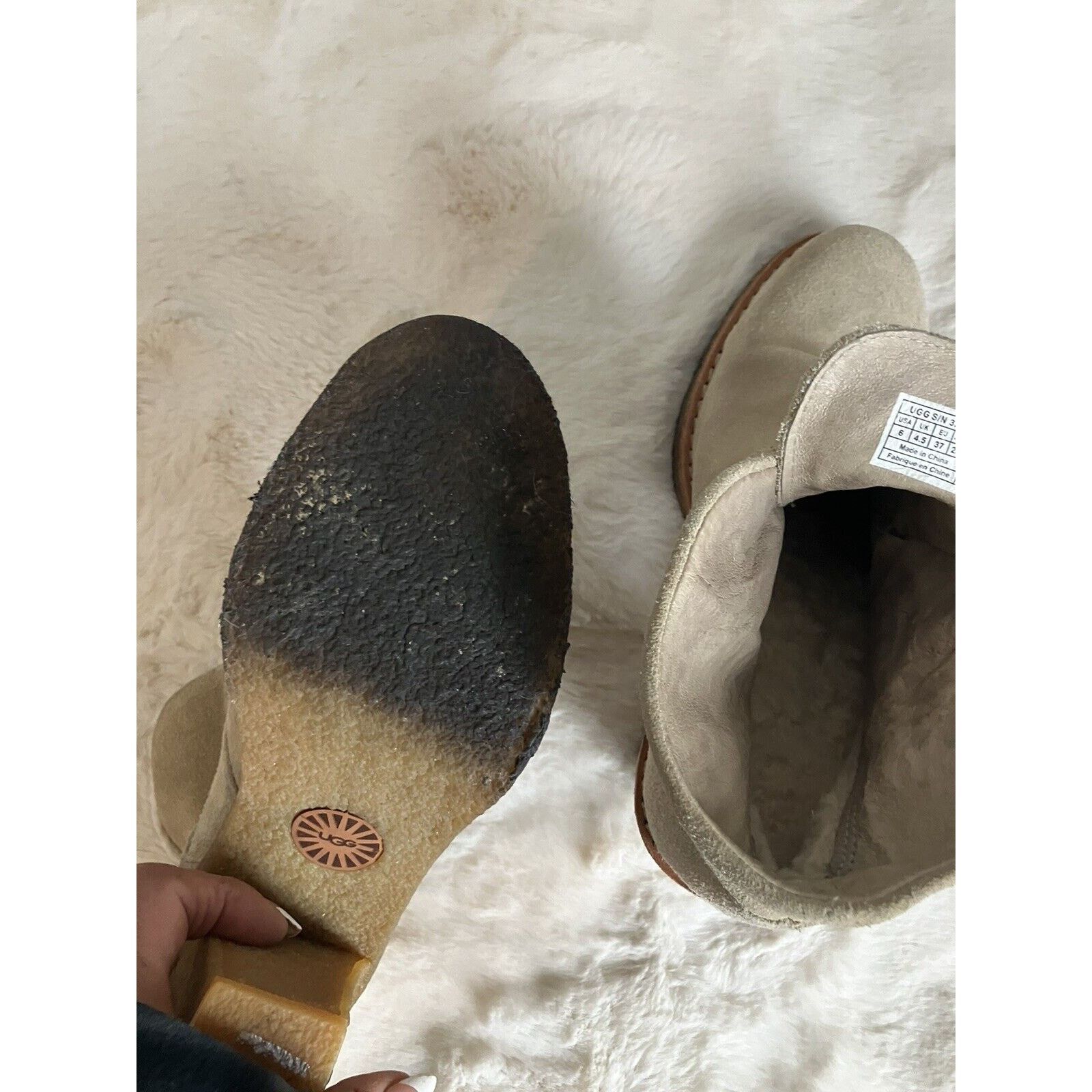Ugg UGG Mini boots Women's Sand 1 1/2 inch heel fur inside sz 6 Size US 6 / IT 36 - 5 Thumbnail