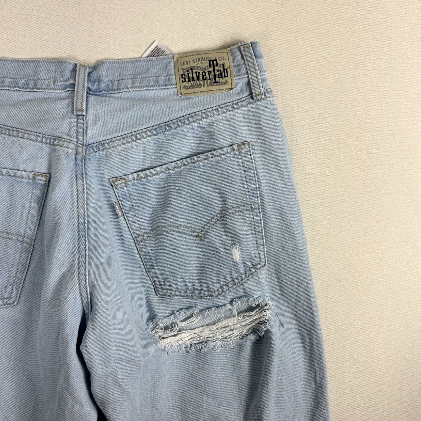 Levi's Levi's SilverTab '94 Baggy Skater Jeans Mens 32x30 Light Distressed 100% Cotton Blue Denim Shirt? Size US 32 / EU 48 - 7 Thumbnail