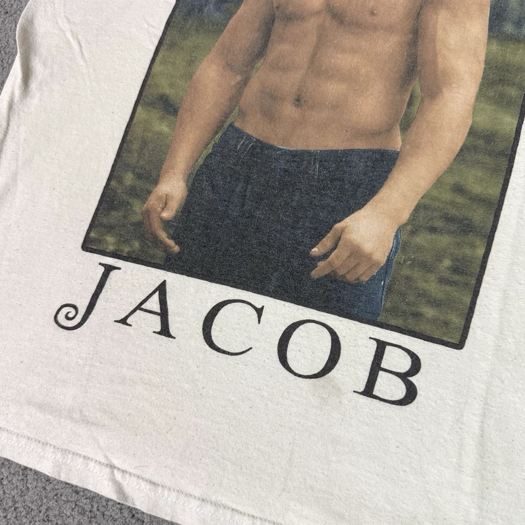 Gildan VINTAGE Twilight Shirt Mens M White New Moon Jacob Shirtless Movie Promo Distressed Shirt T-Shirt Graphic Print Crew Neck Cotton Knit Gildan Size US M / EU 48-50 / 2 - 4 Thumbnail