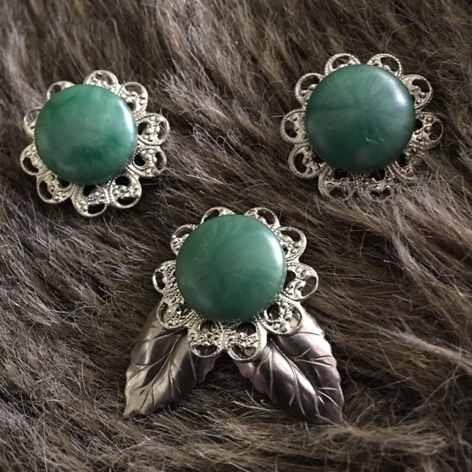 Vintage Vtg 50s green marble bakelite earring & brooch set Size ONE SIZE - 1 Thumbnail