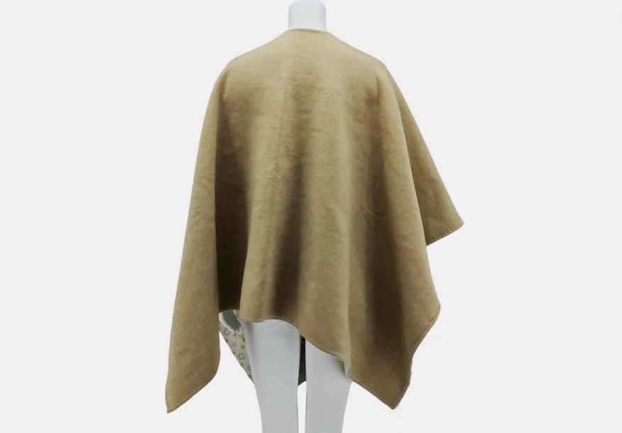 Louis Vuitton LV Cape Shawl Size ONE SIZE - 2 Thumbnail