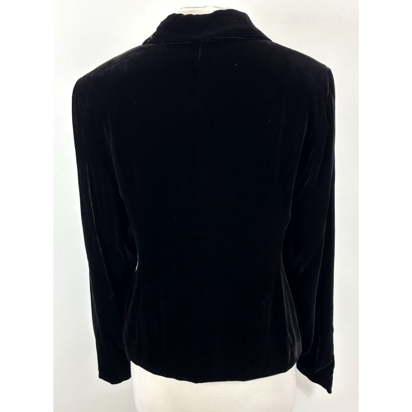 Jones New York VINTAGE Jones New York Velvet Jacket Women’s 10 Whimsigoth 90s Witchy Black Velvet Jacket Womens 10 Whimsigoth 90s Size L / US 10 / IT 46 - 3 Thumbnail