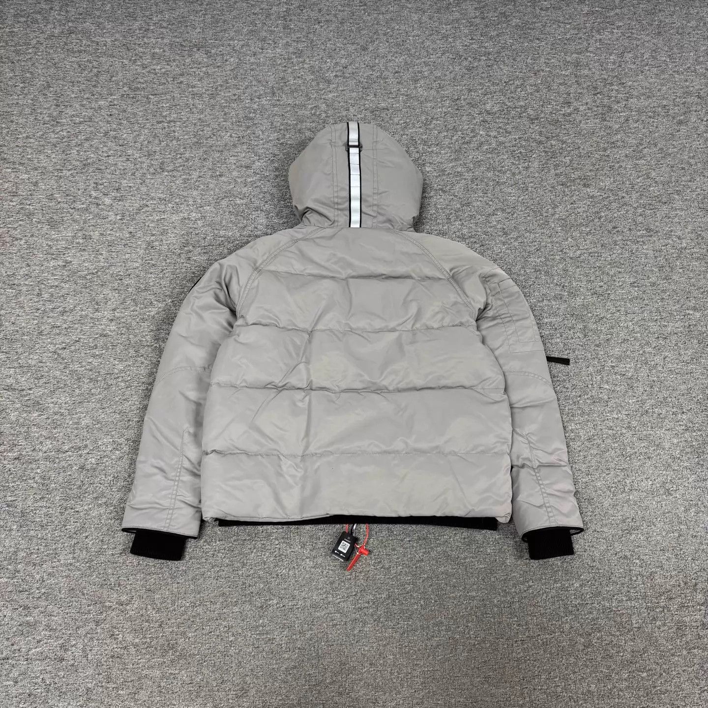 Canada Goose Canada Goose light gray hooded short down jacket M 99 new Size M / US 6-8 / IT 42-44 - 2 Thumbnail