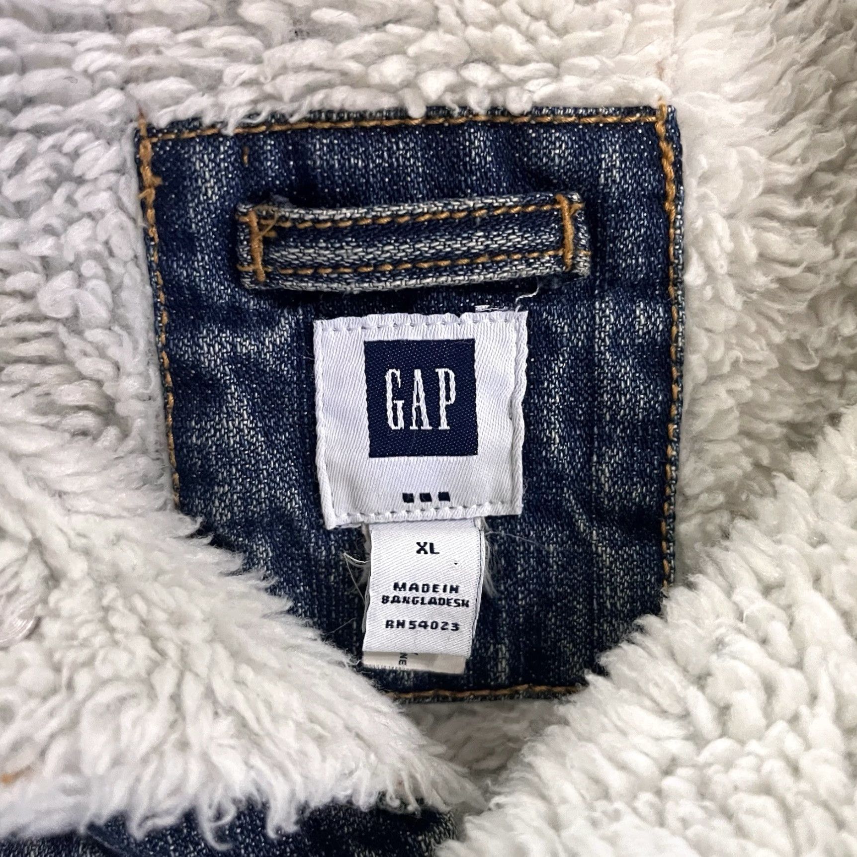 Gap VINTAGE GAP Denim Trucker Jacket XL Blue Sherpa Lined Bomber Jacket Mid-Length Casual Mens | 2000s Y2K Grunge Utility Coat Size US 36 / EU 52 - 3 Thumbnail