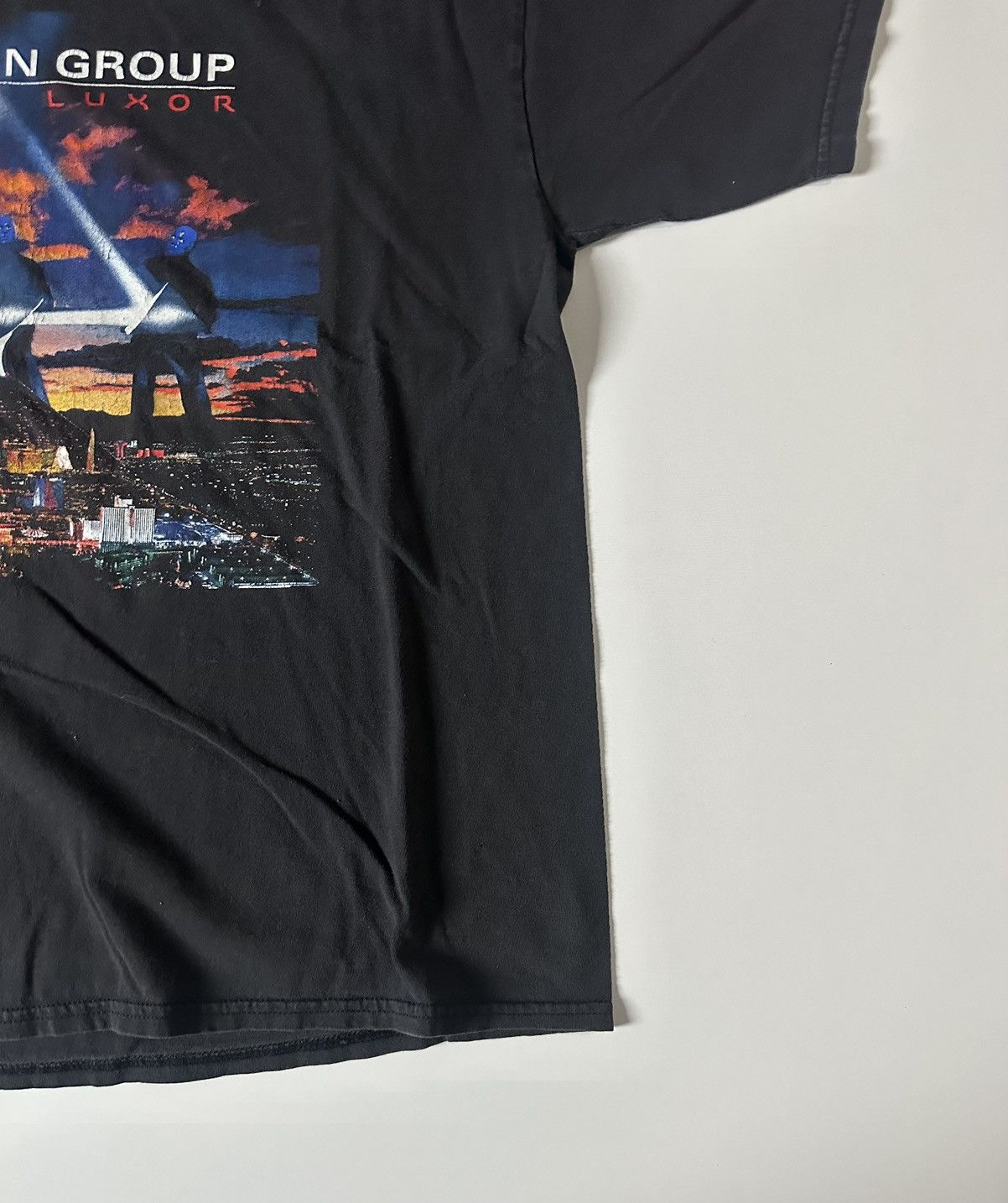 Vintage Vintage 2000s Blue Man Group "Live at Luxor" Black Las Vegas Size US XL / EU 56 / 4 - 2 Thumbnail