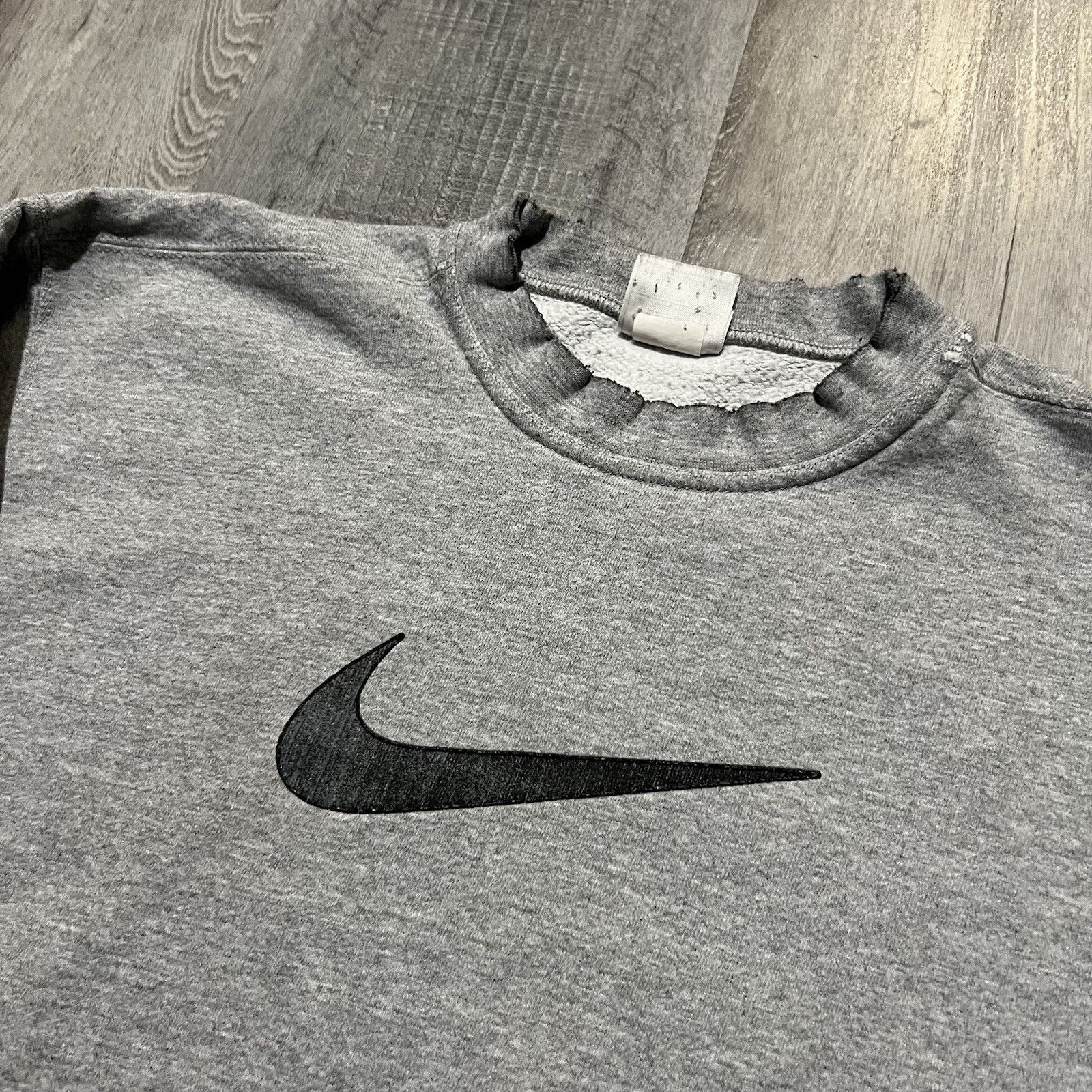 Nike VTG Nike Big Swoosh White Tag Crewneck Grey 90s Sweatshirt Size US L / EU 52-54 / 3 - 3 Thumbnail