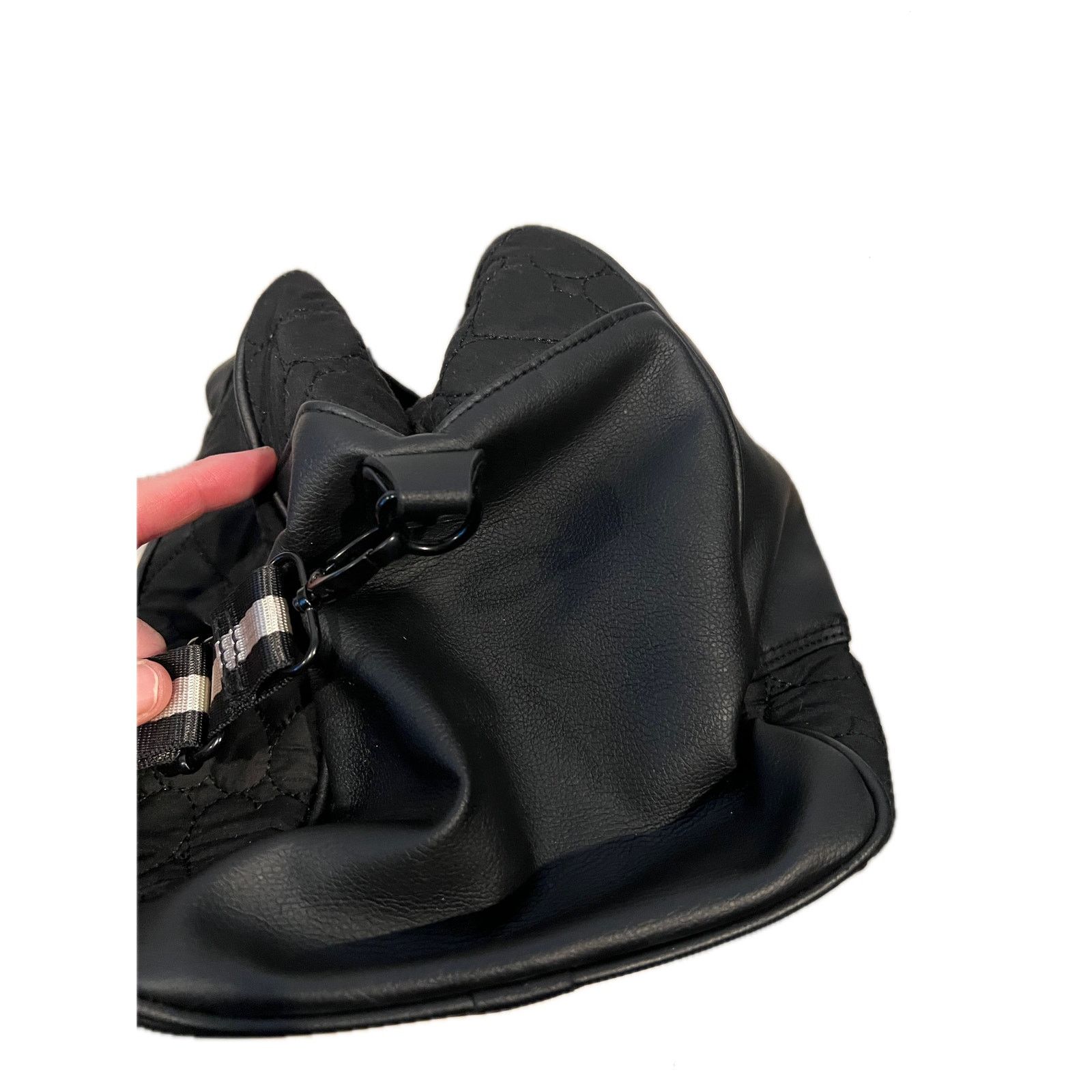 Betsey Johnson Betsey Johnson Black Heart Quilted Travel Bag 18x12x9 inches Size ONE SIZE - 5 Thumbnail