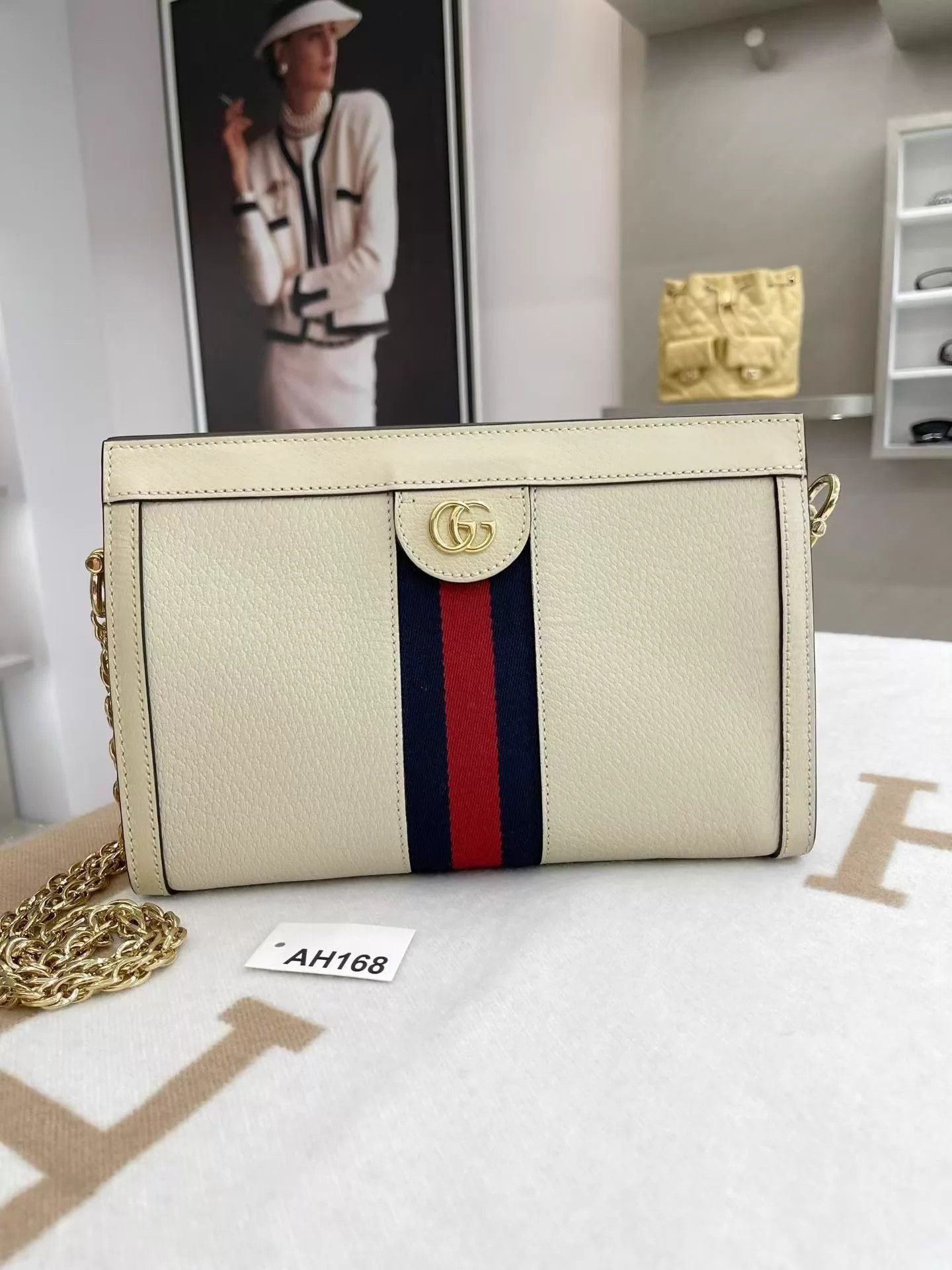 Gucci Gucci Ophidia White Leather Chain Wallet like new Size ONE SIZE - 1 Thumbnail