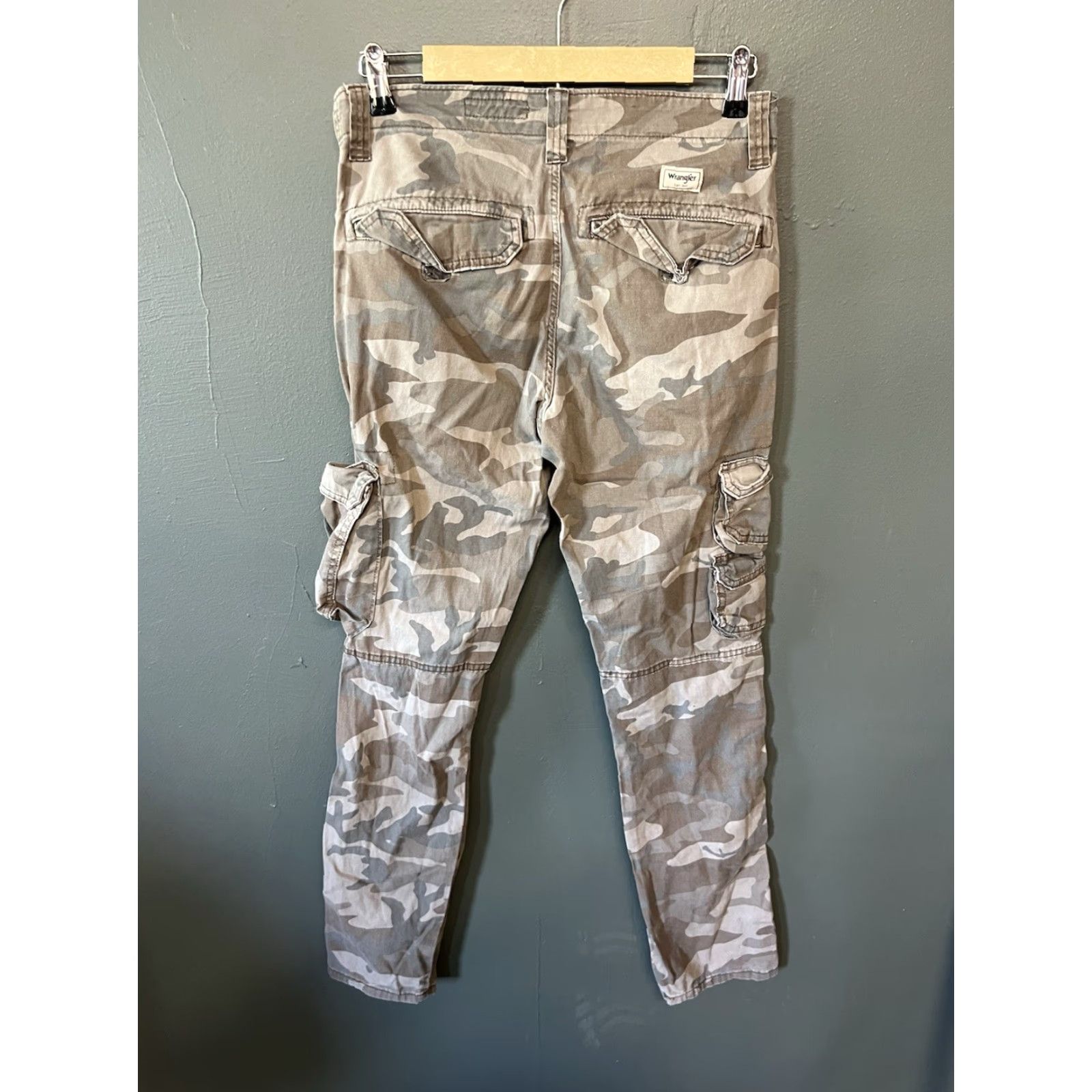 AMO Wrangler Mens Green Camo Cargo Pants Tapered 30 x 32 Regular Men Pants Green Camo Cargo Tapered 30 32 Mens Size US 30 / EU 46 - 2 Thumbnail
