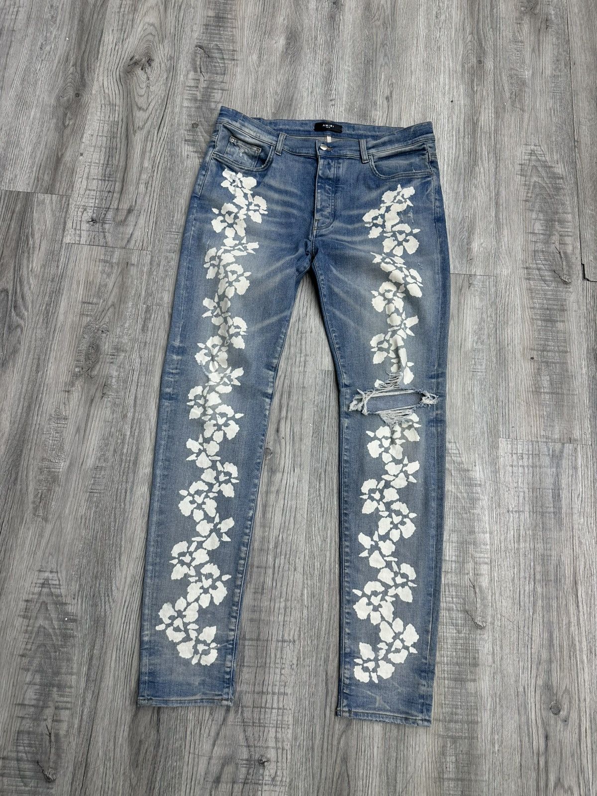Amiri Amiri - Hibiscus Stencil Jeans Light Indigo Size US 38 / EU 54 - 1 Thumbnail