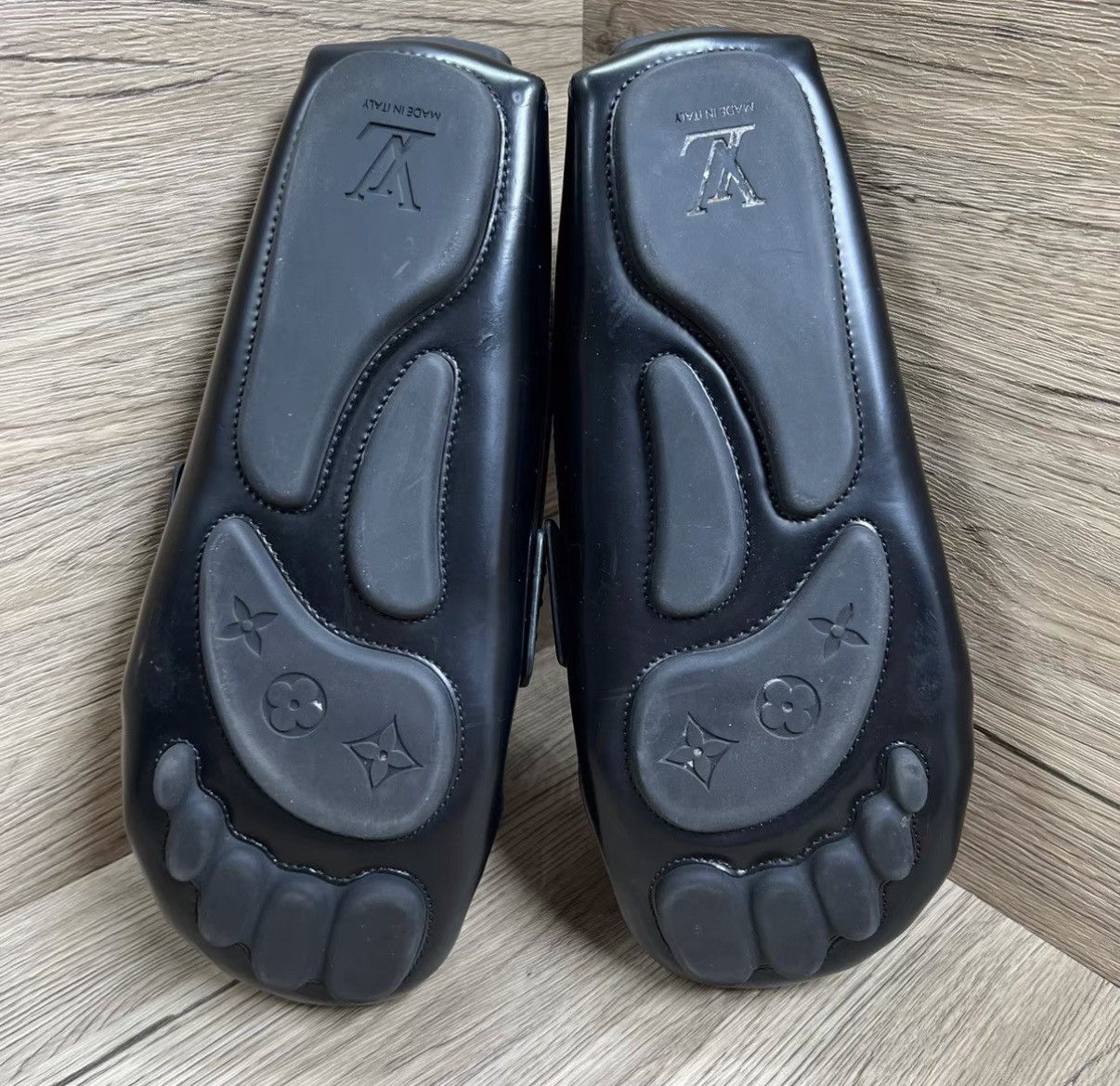 Louis Vuitton Louis Vuitton Footprint Black Leather Bear Paw Loafers J41 Size US 8 / EU 41 - 5 Thumbnail