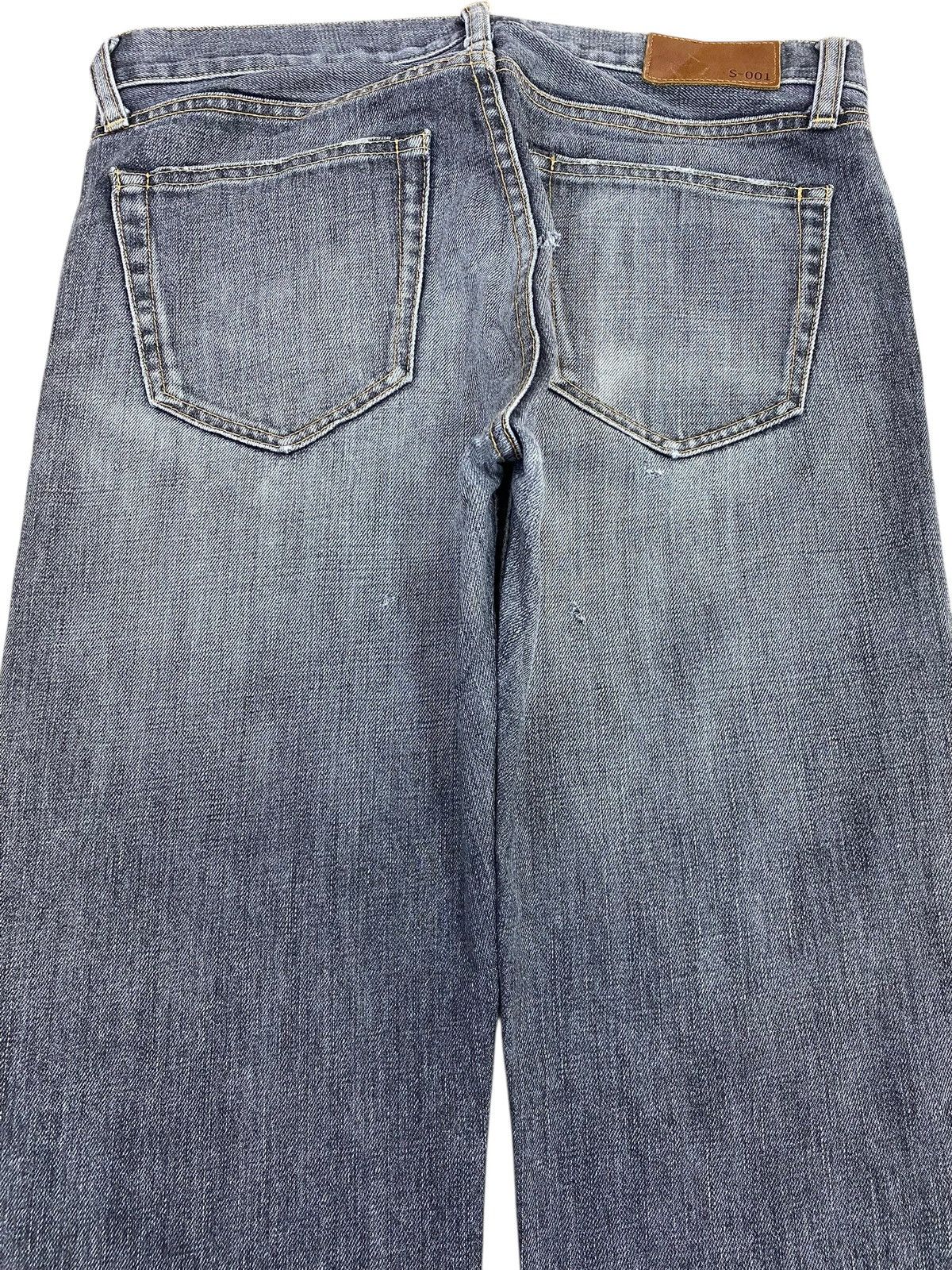 Uniqlo Uniqlo Light Wash Whiskered Slim Fit Straight Jeans Size US 32 / EU 48 - 4 Thumbnail