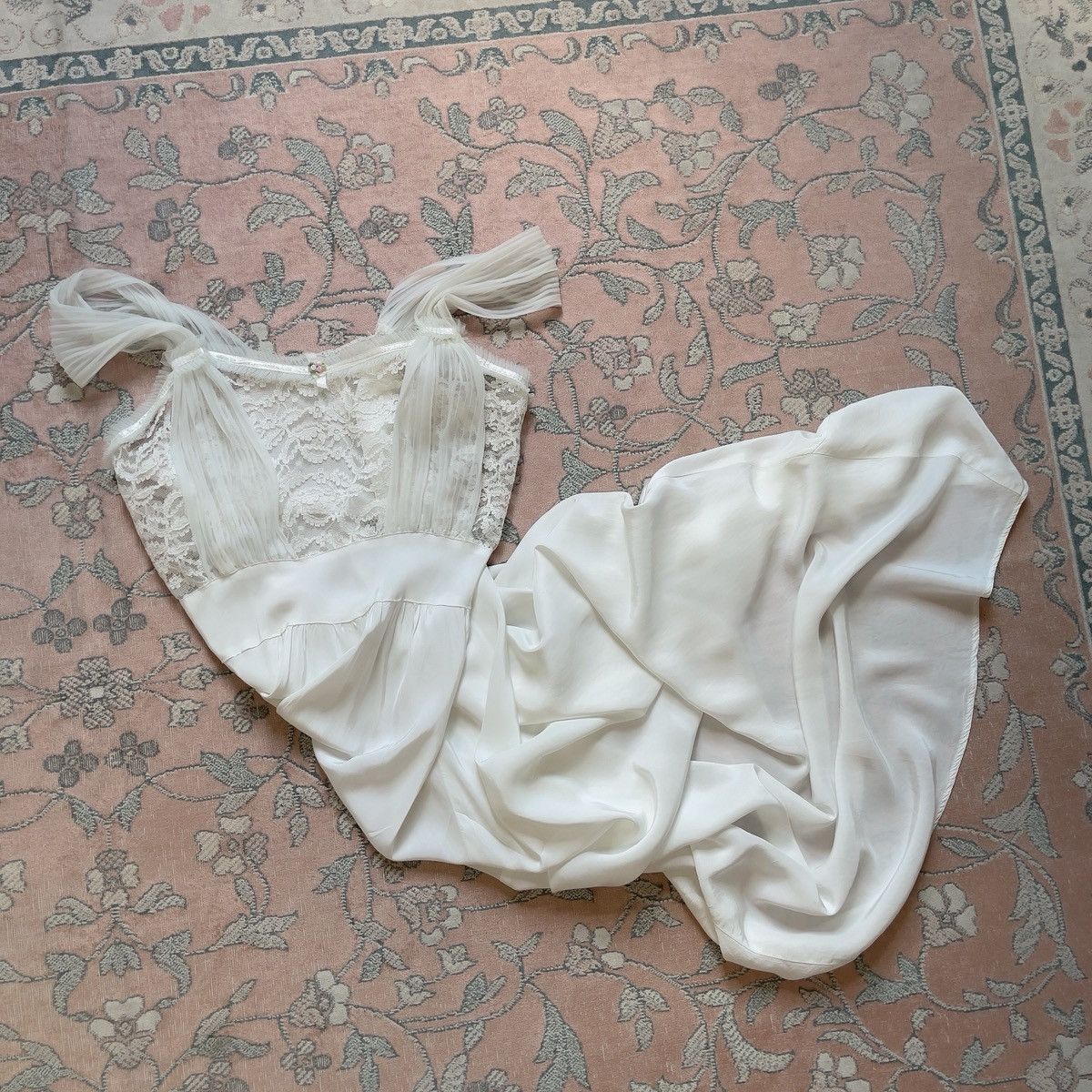Vintage Vintage 1950s Ice Blue Rayon Nightgown (M–L) Size L / US 10 / IT 46 - 11 Thumbnail