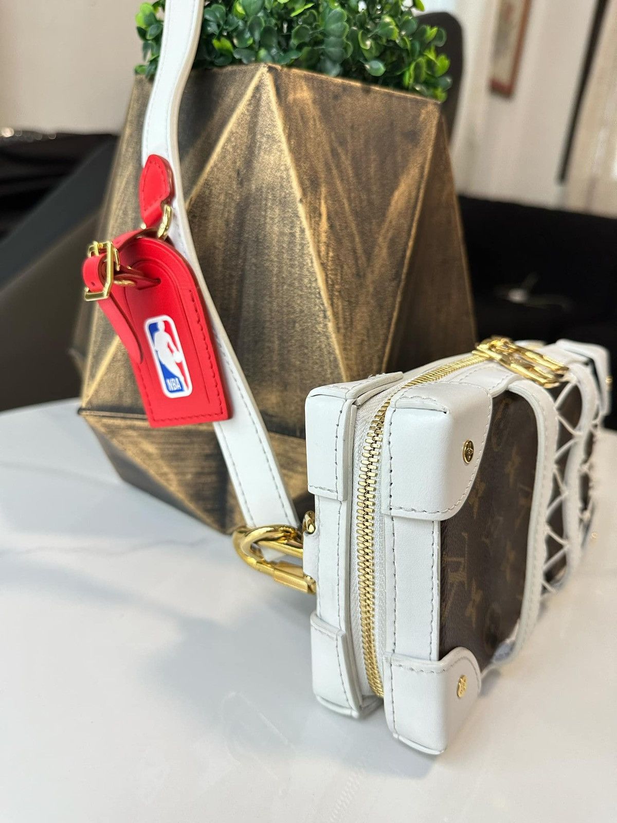 Louis Vuitton × NBA × Virgil Abloh Louis Vuitton NBA Trunk Size ONE SIZE - 10 Thumbnail