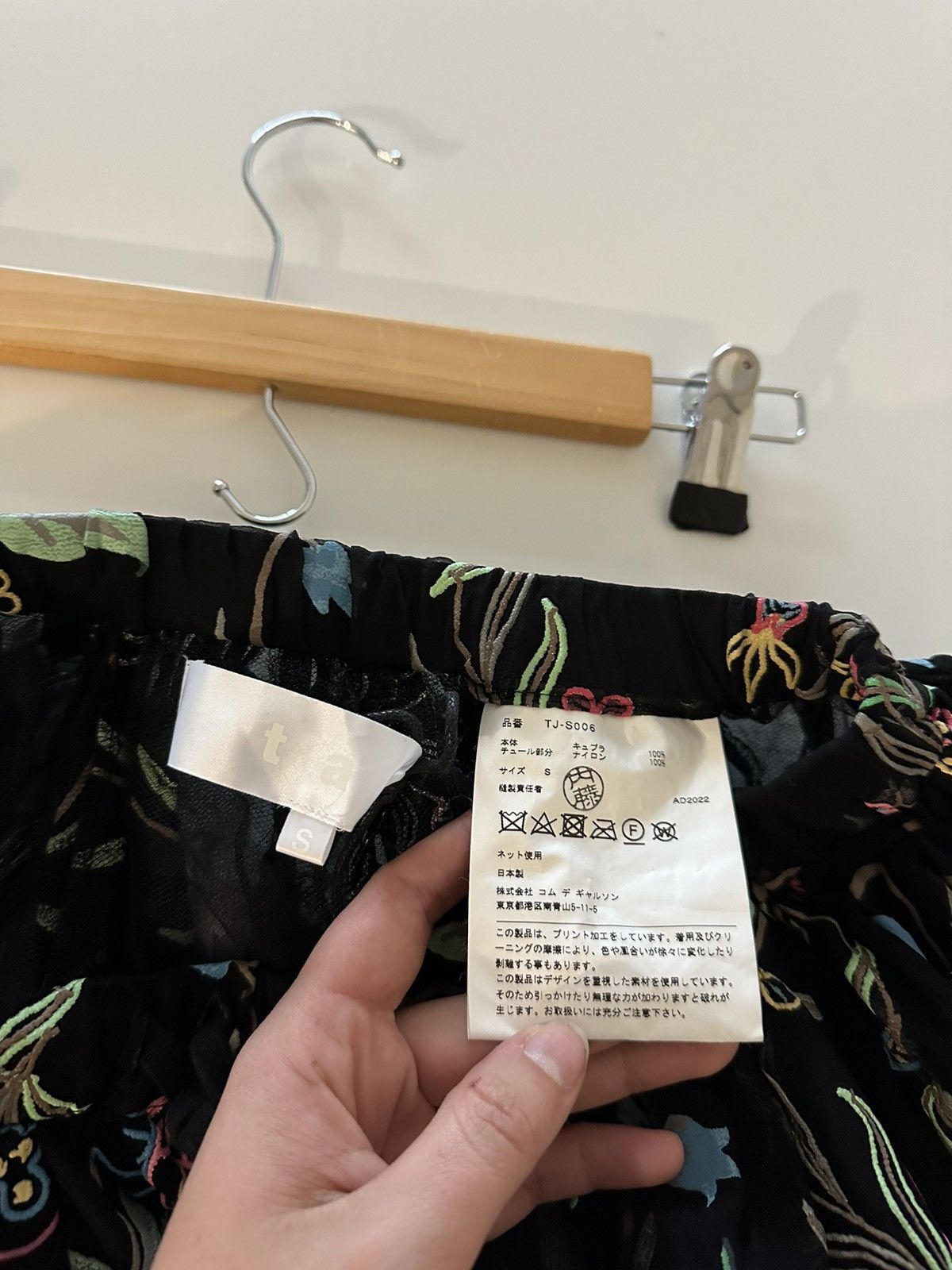 Comme des Garcons NEW Tao Comme Des Garçons Cupro Chiffon Floral Black Skirt Size 27" / US 4 / IT 40 - 6 Thumbnail