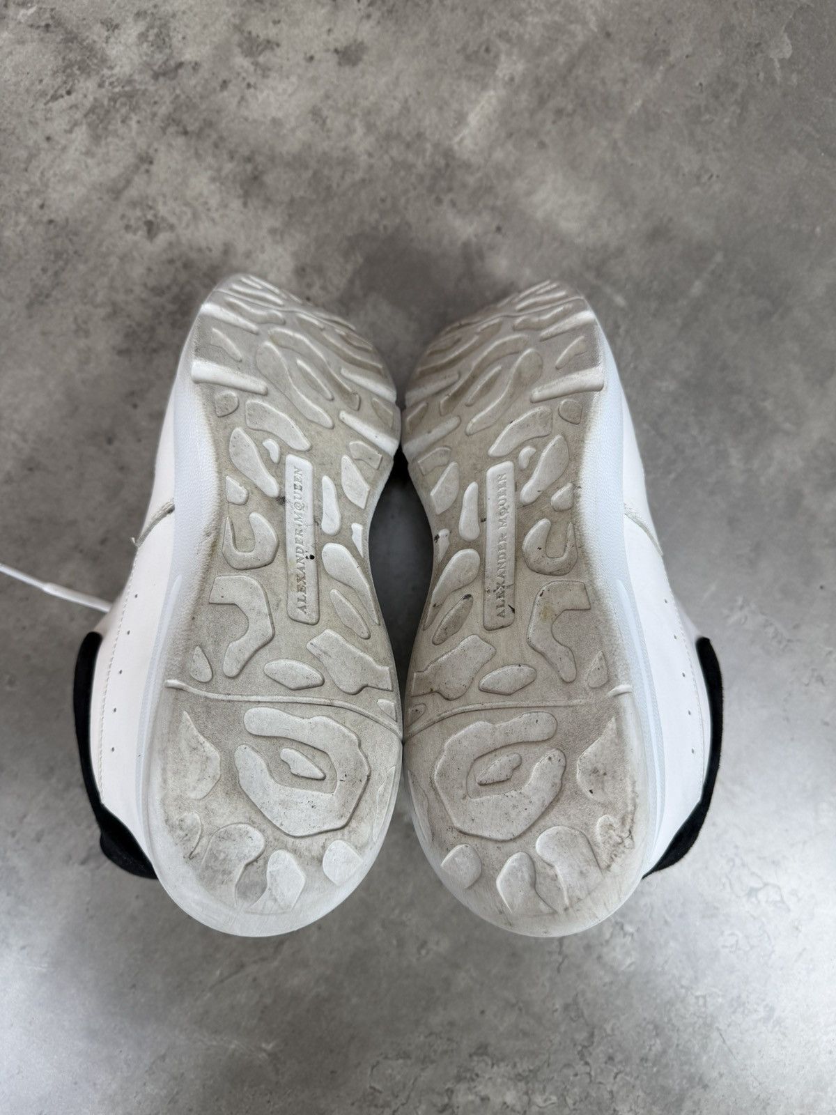 Alexander McQueen Alexander McQueen Oversized White Leather Sneakers Size 38 Size US 8 / IT 38 - 17 Thumbnail