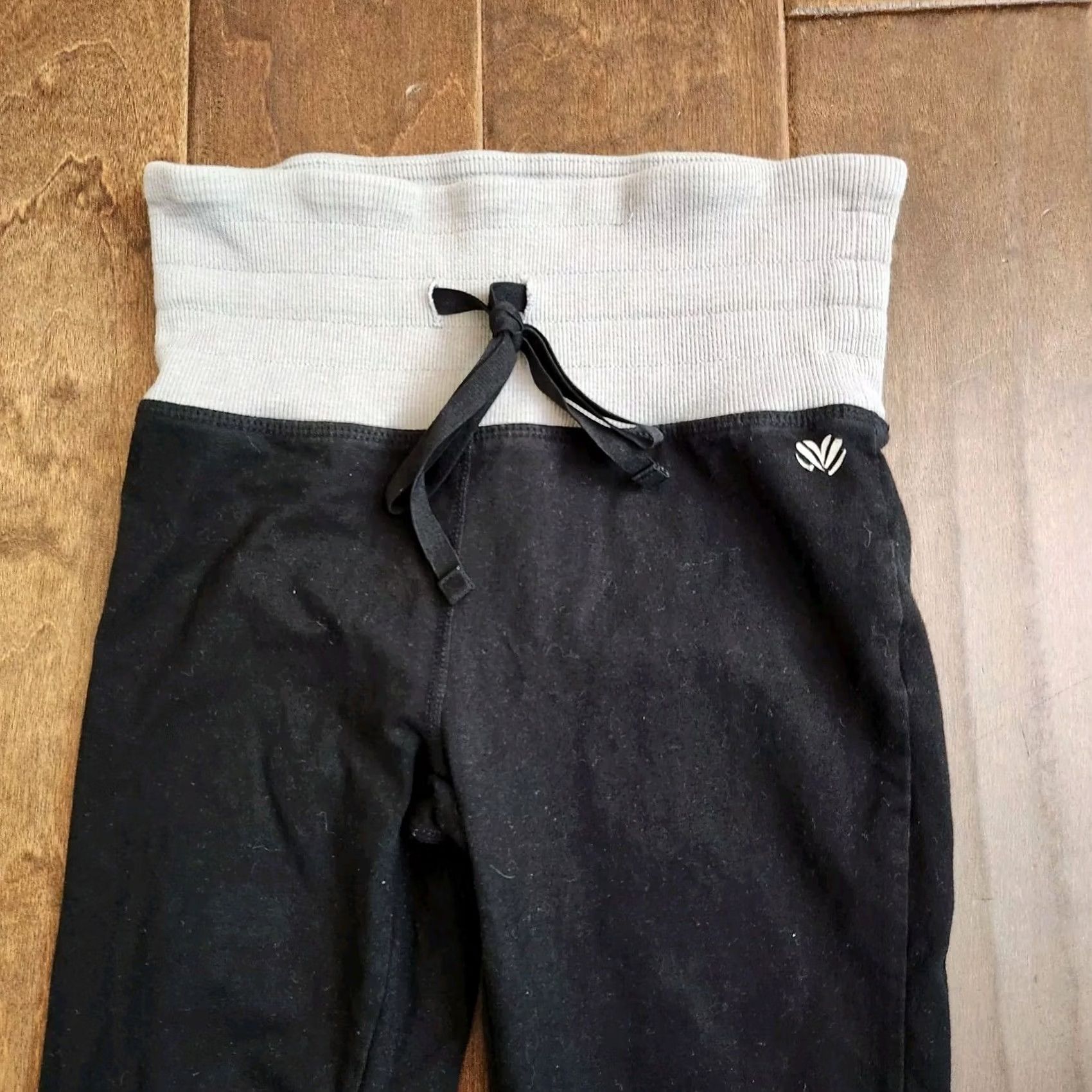 Forever 21 FOREVER 21 Leggings Women's Junior Gray Black XS Ankle Solid Casual Activewear Yoga Gym & Training Running & Jogging Boys Girls? Size 26" / US 2 / IT 38 - 4 Thumbnail
