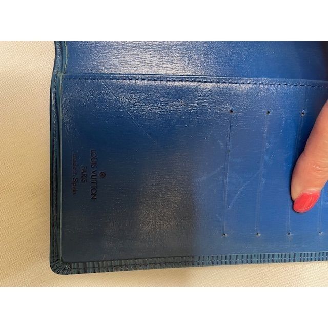 Louis Vuitton Louis Vuitton Epi Leather Passport/Credit Bifold Wallet Size ONE SIZE - 4 Thumbnail