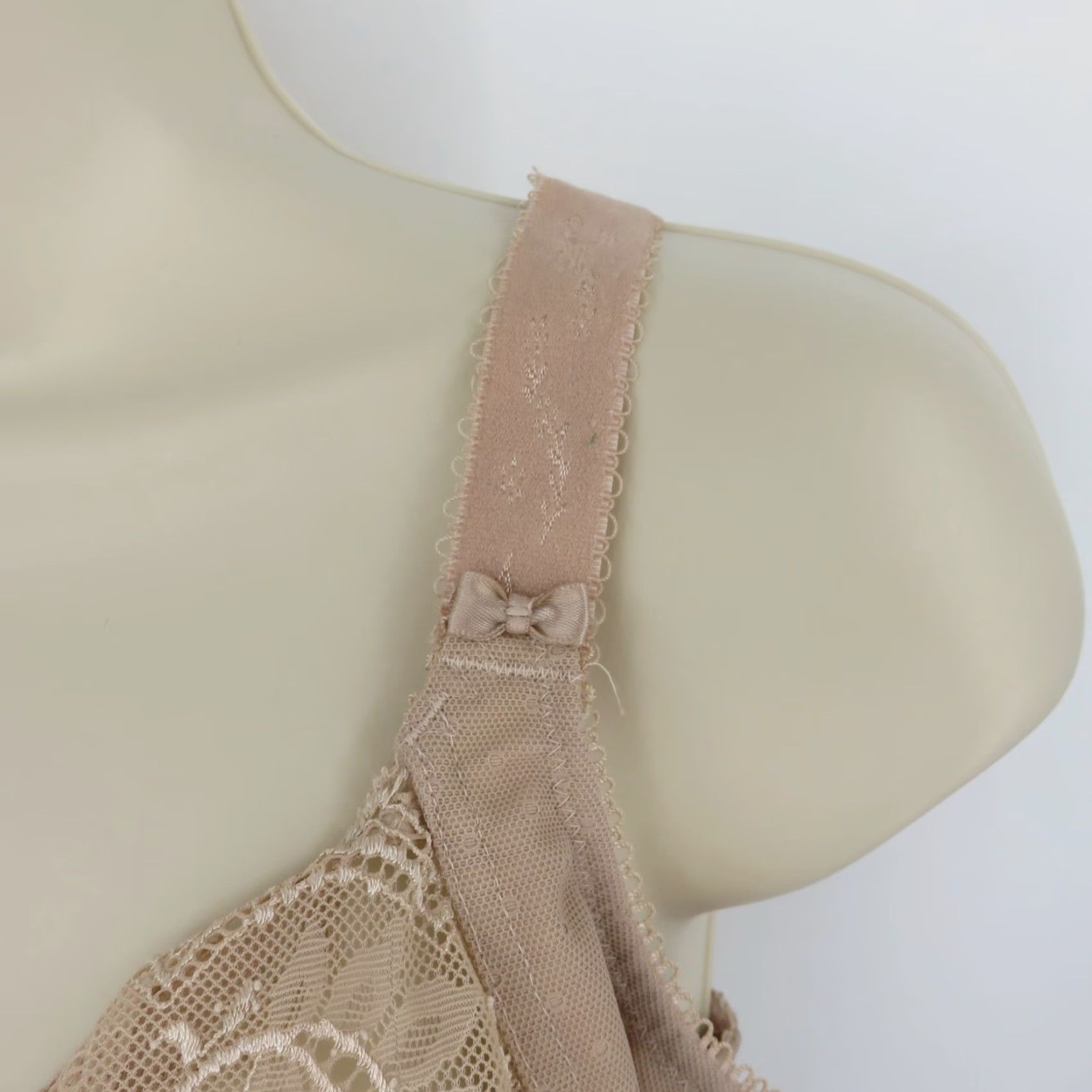 Vintage Elomi Bra 36L Meredith Style 4440 Stretch Lace Banded Underwire Unlined Womens Size ONE SIZE - 5 Thumbnail