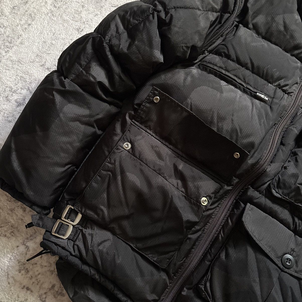 Undercover Undercover AW03 Paper Doll Rottweiler Camo Cargo Puffer | M Size US M / EU 48-50 / 2 - 6 Thumbnail