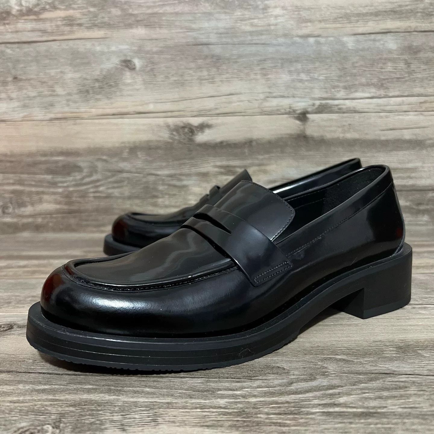 Stuart Weitzman Stuart Weitzman Lowtop Sneakers 37 Women Size US 6.5 / IT 36.5 - 1 Thumbnail