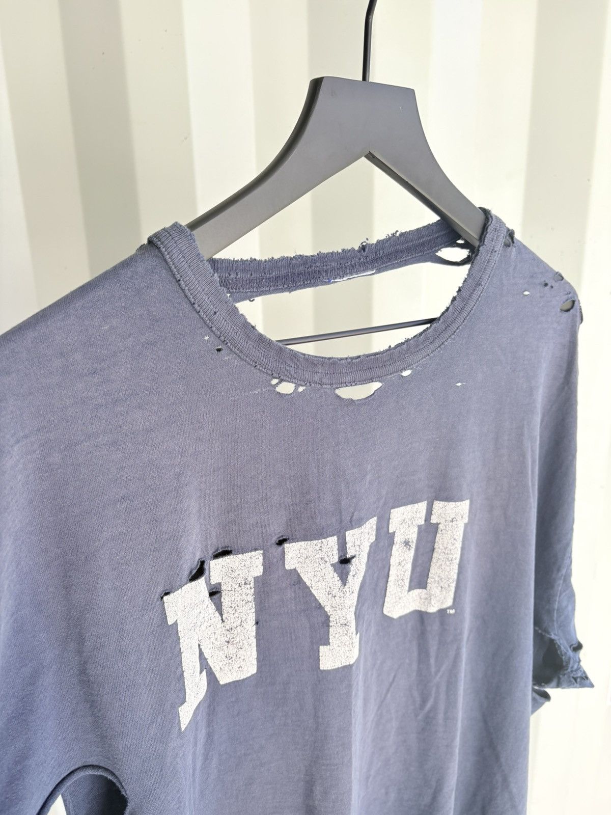 Vintage Vintage NYU Shirt Faded Distressed Thrashed Grunge Band Size US XXL / EU 58 / 5 - 4 Thumbnail