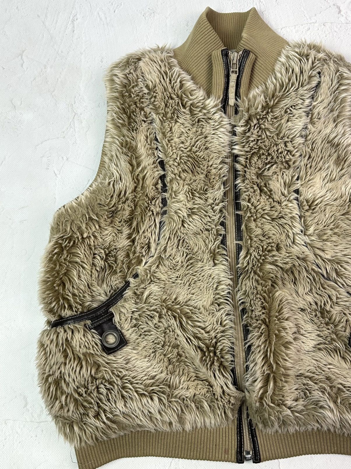 Vintage Vintage Faux Fur Leather Details Beige Vest Size S / US 4 / IT 40 - 2 Thumbnail