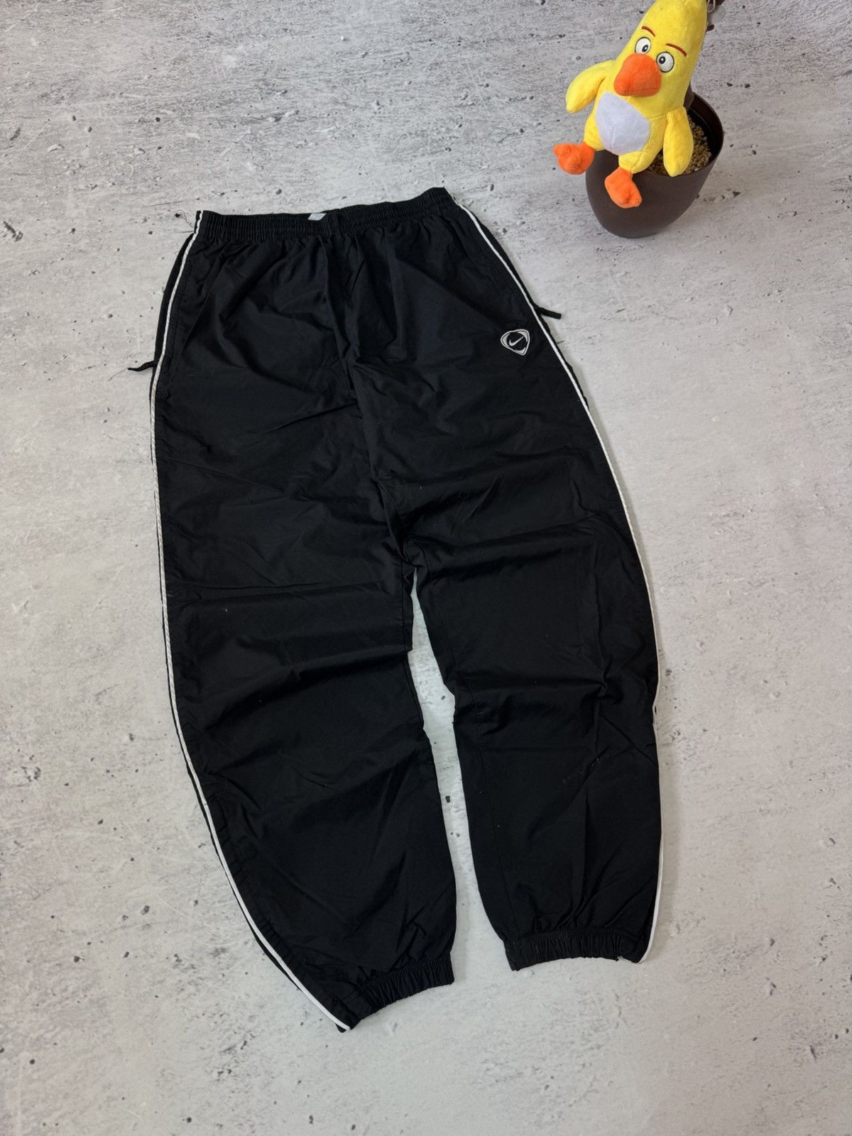 Nike × Vintage NIKE NYLON VINTAGE Y2K OVERSIZE BAGGY FIT PANTS SWEATPANTS Size US 32 / EU 48 - 1 Thumbnail