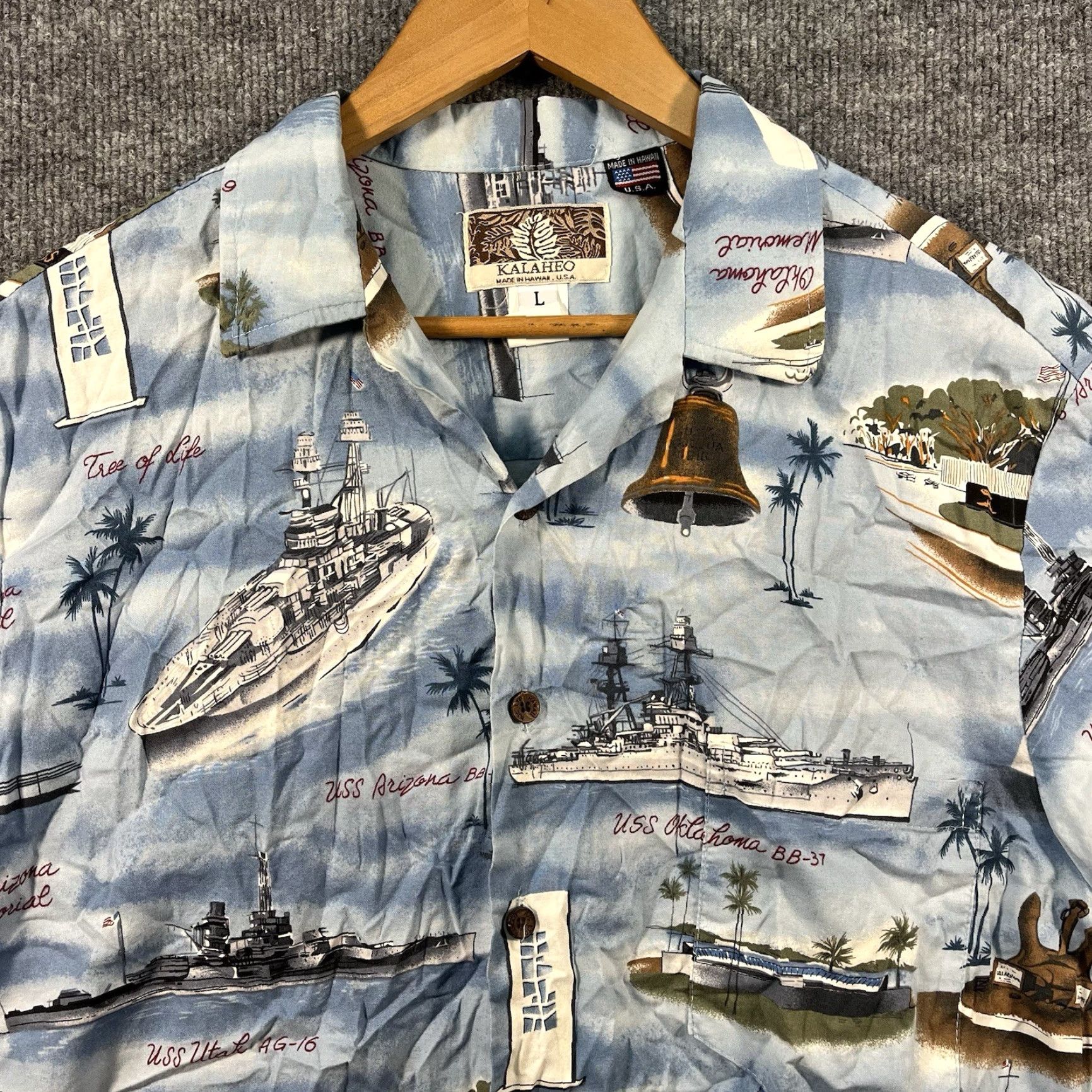 Vintage VINTAGE Kalaheo Hawaiian Shirt Mens L WW2 Pearl Harbor Memorial US Navy Battleships Graphic Print Blue Button-Up Short Sleeve Casual Shirt Size US L / EU 52-54 / 3 - 2 Thumbnail