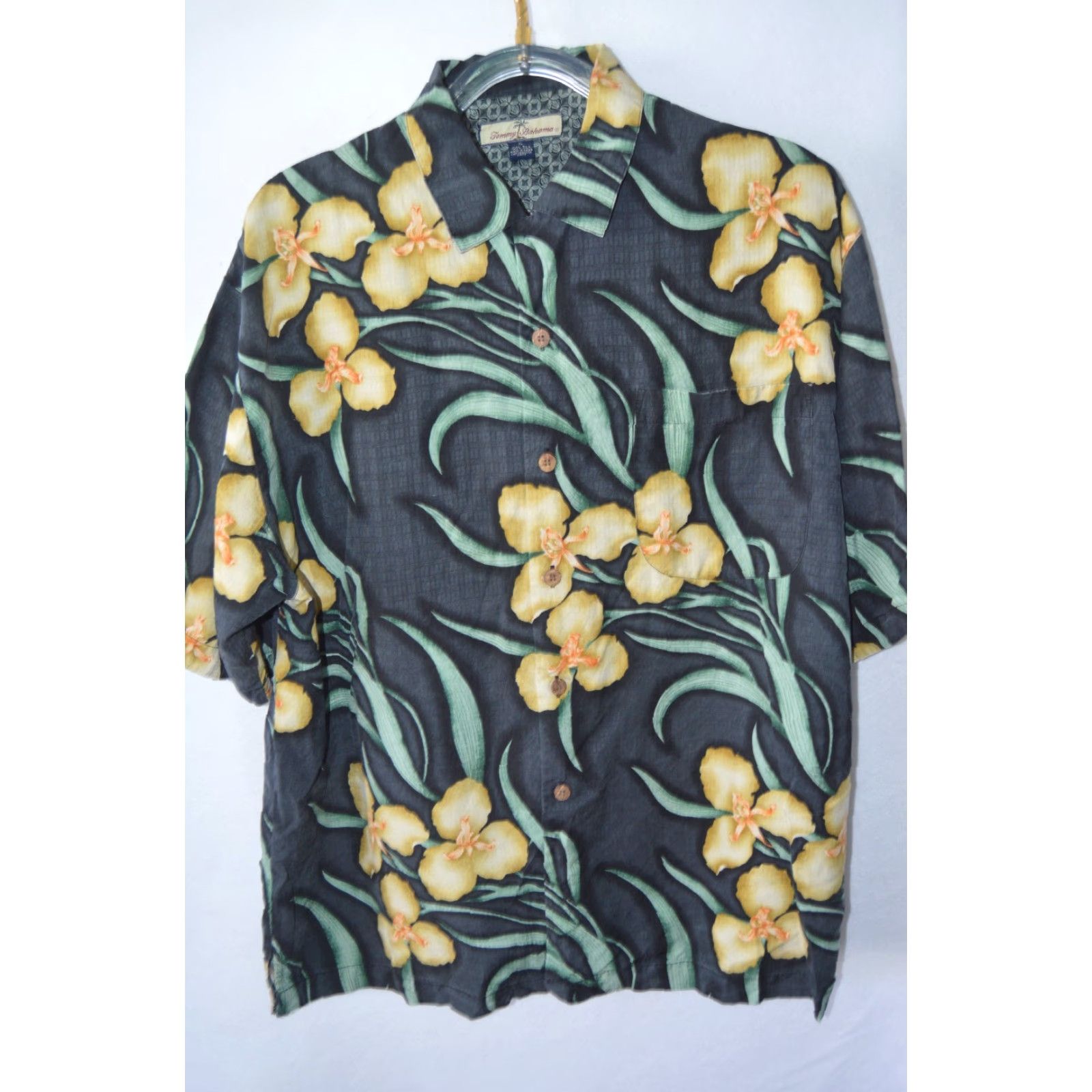 Tommy Bahama Tommy Bahama Relax Silk Shirt Men XL Gray Hawaiian Floral Short Sleeve Button-Up Size US XL / EU 56 / 4 - 2 Thumbnail