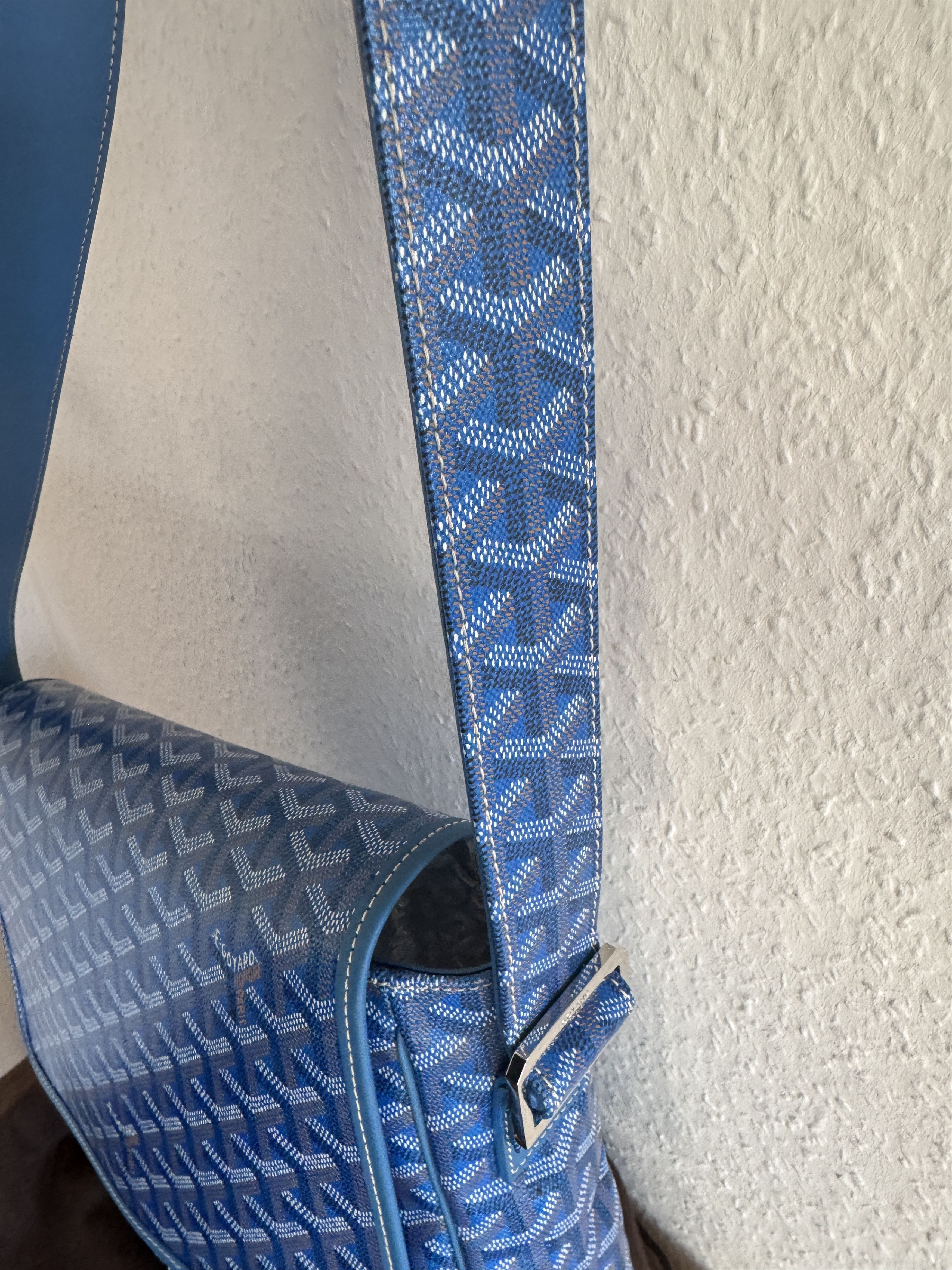 Grand Bleu MM Messenger Bag – Sky Blue