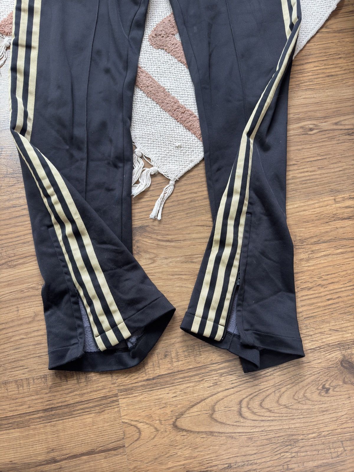Adidas ADIDAS BLACK GOLD TRACK PANTS 1990s Size 25" / US 0 / IT 36 - 5 Thumbnail