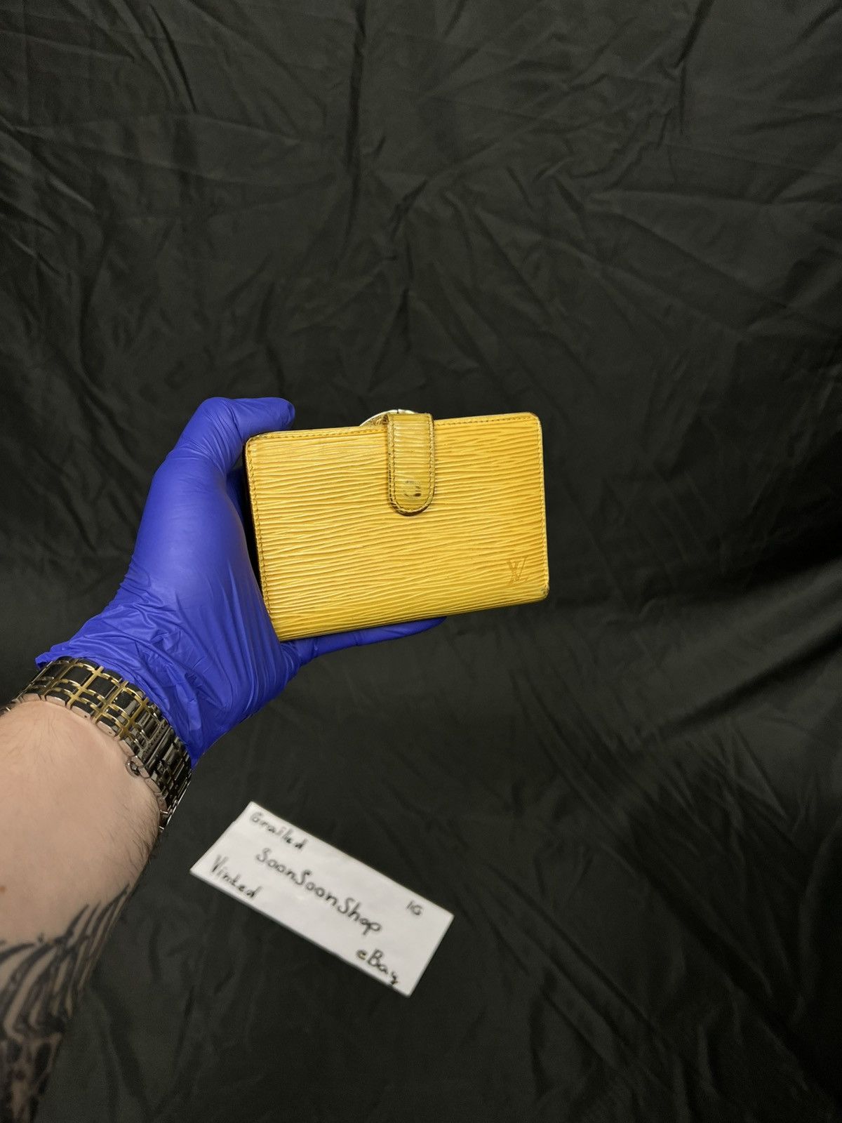 Louis Vuitton Louis Vuitton compact Epi Leather wallet 1997 France Tassil Size ONE SIZE - 2 Thumbnail