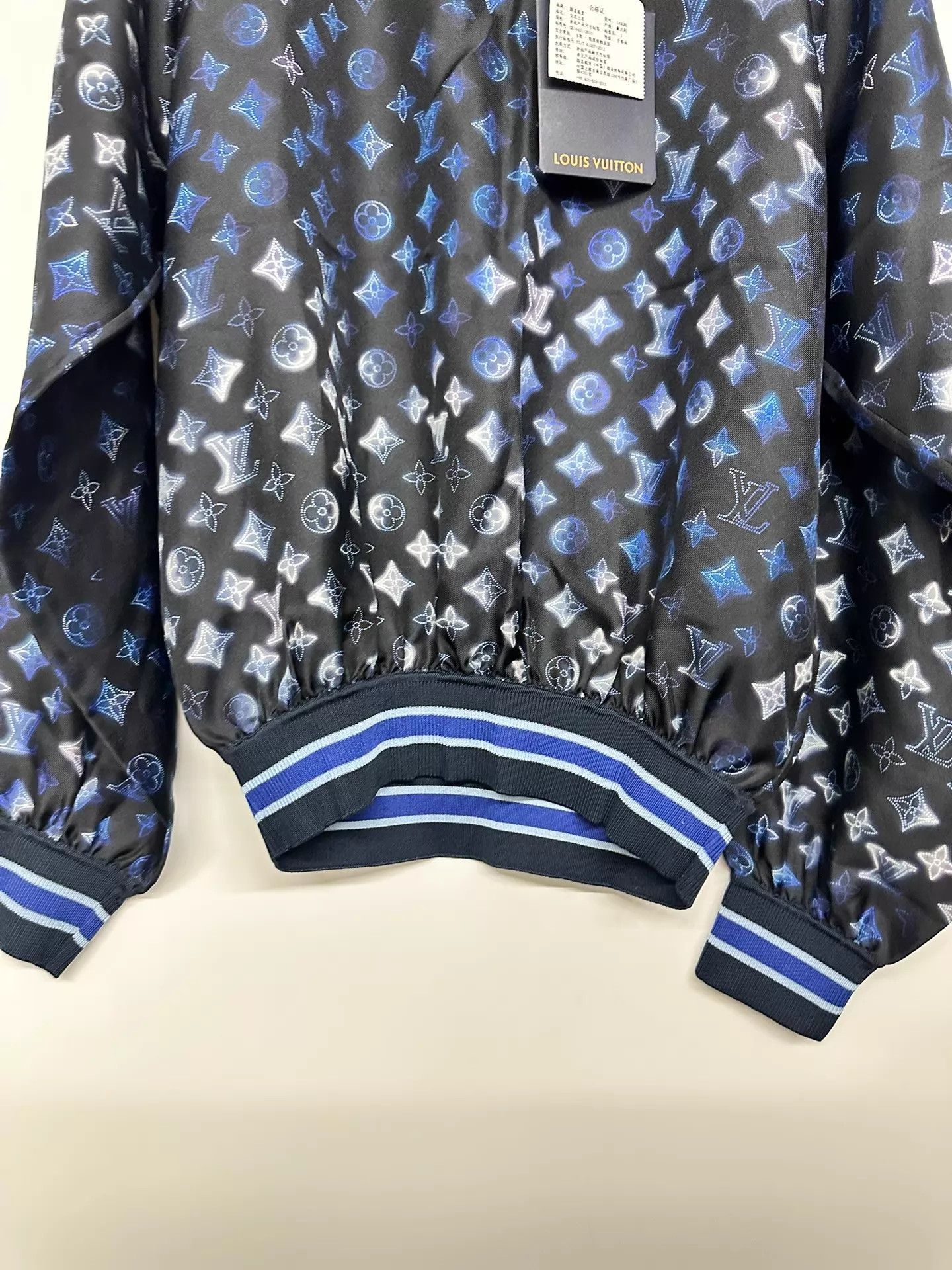 Louis Vuitton Louis Vuitton allover top women's XS new with tags Size XS / US 0-2 / IT 36-38 - 4 Thumbnail