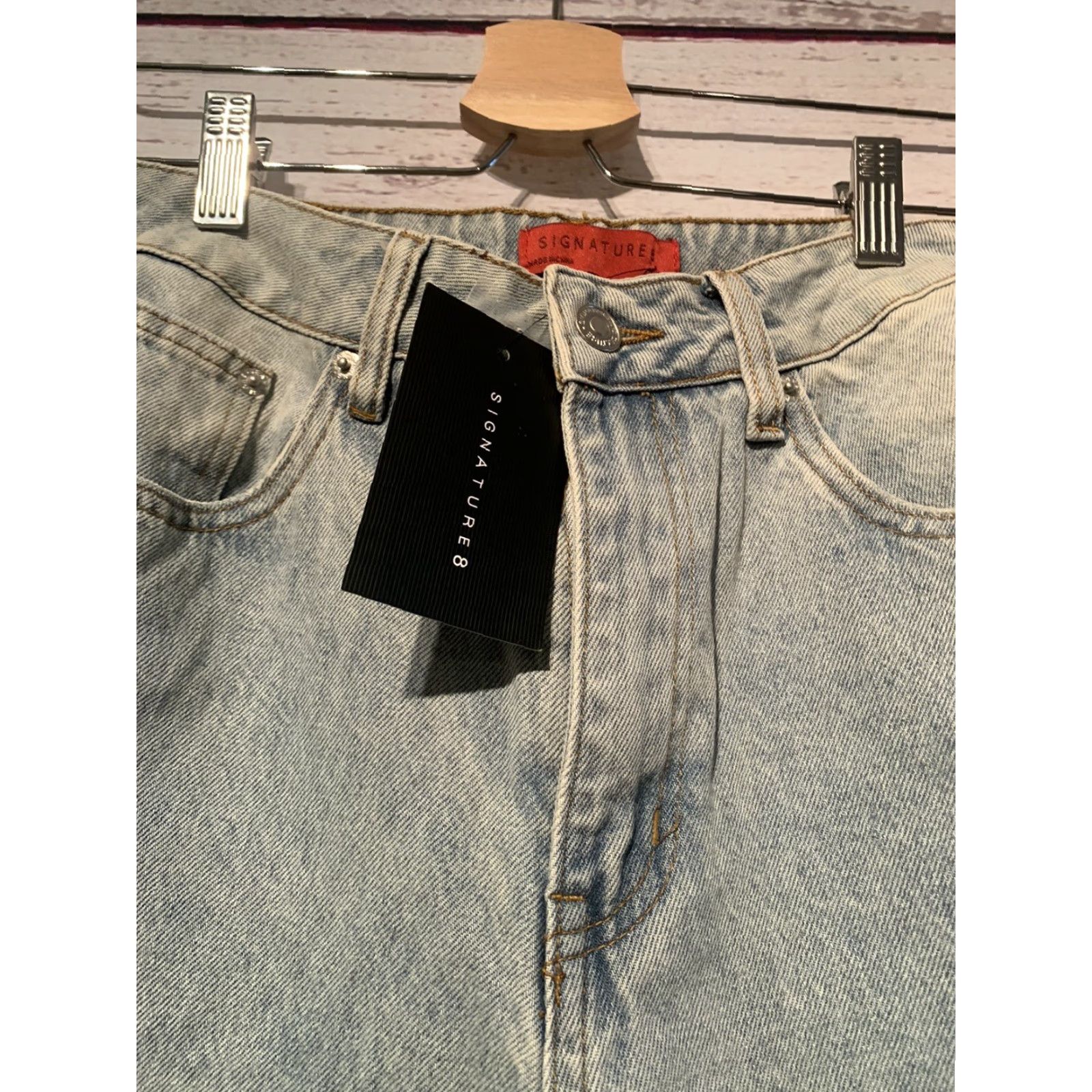 Vintage Signature 8 Jeans Women's Distressed Light Blue 25x31 Denim Relaxed Straight 5-Pocket Zip Belt Loops Logo Embroidered 31 in Inseam Size 28" / US 6 / IT 42 - 6 Thumbnail