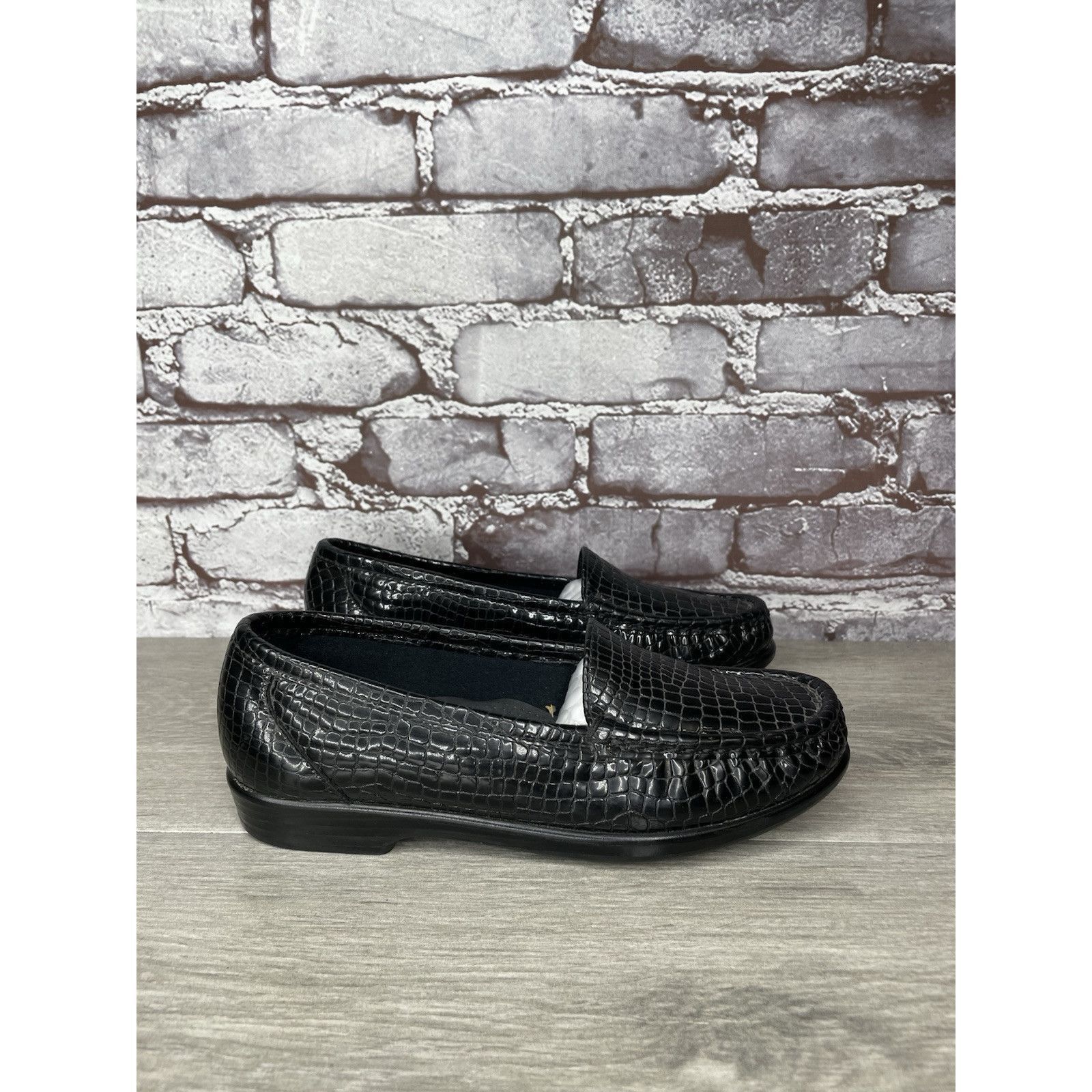 Other SAS Simplify Black Croc Patent Tripad Slip On Flats Shoes Wo Size US 6.5 / IT 36.5 - 17 Thumbnail