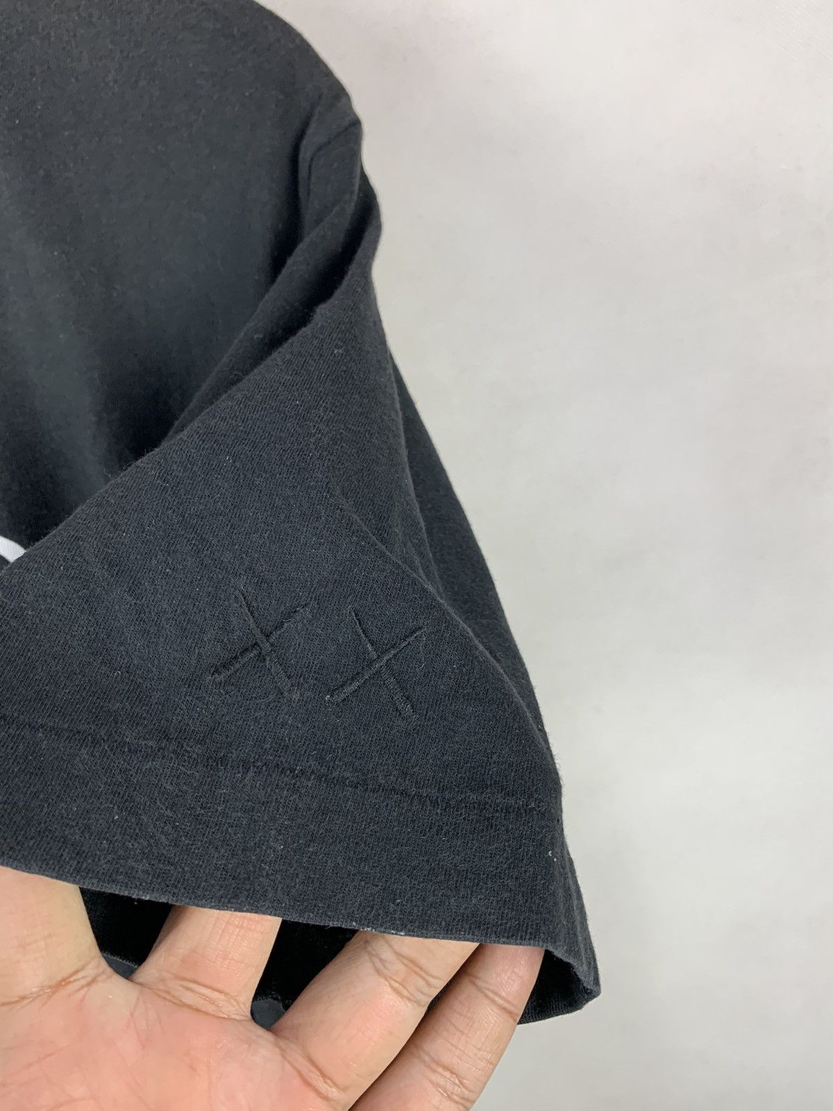 Japanese Brand Steals! Uniqlo Snoopy Kaws Streetwear Tee Size US L / EU 52-54 / 3 - 3 Thumbnail