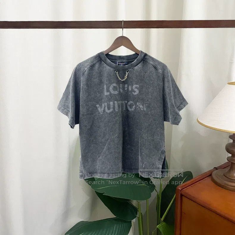 Louis Vuitton Louis Vuitton Faded effect logo solid color short sleeve Size M / US 6-8 / IT 42-44 - 1 Thumbnail