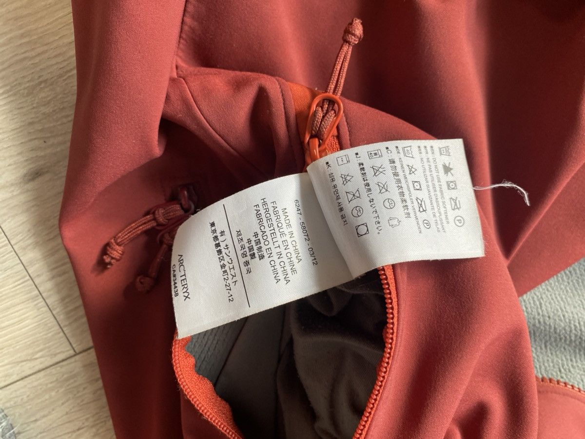 Arc'teryx Vintage Arcteryx Softshell Waterproof Jacket Size XL Size US XL / EU 56 / 4 - 8 Thumbnail